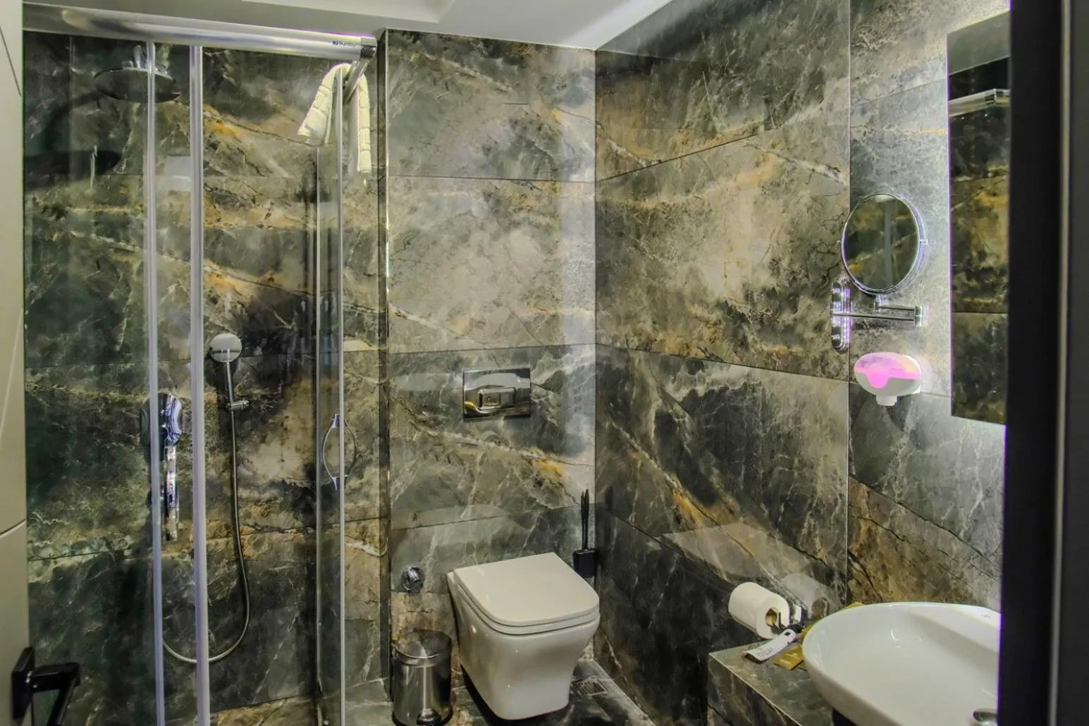 Bathroom in Pereira Samsun