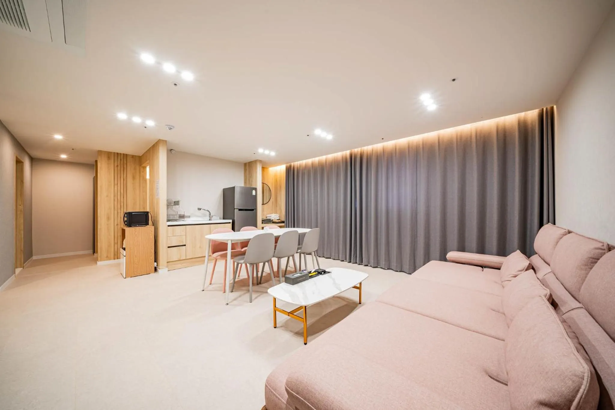 TV and multimedia in Mokpo Brown Dot Hotel Namak