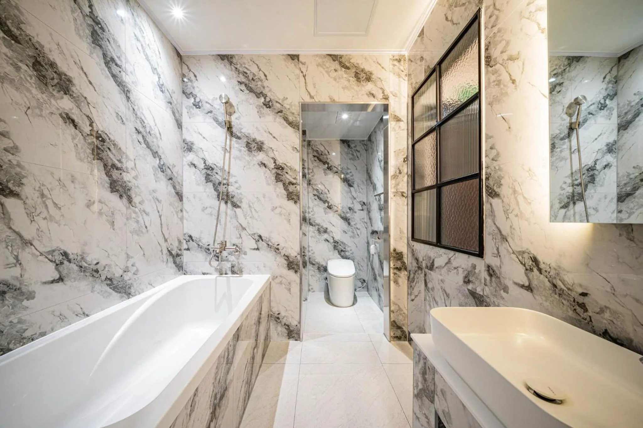 Shower in Mokpo Brown Dot Hotel Namak