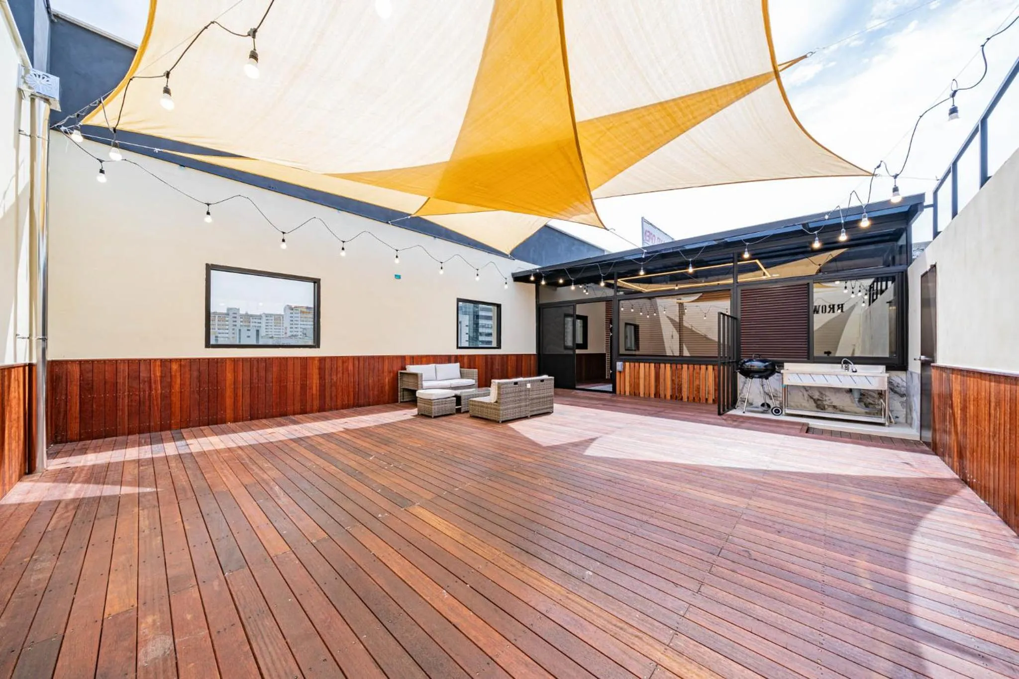 Balcony/Terrace in Mokpo Brown Dot Hotel Namak