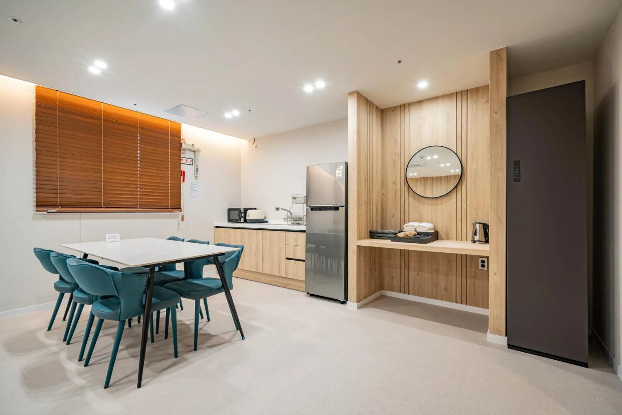 Kitchen or kitchenette in Mokpo Brown Dot Hotel Namak