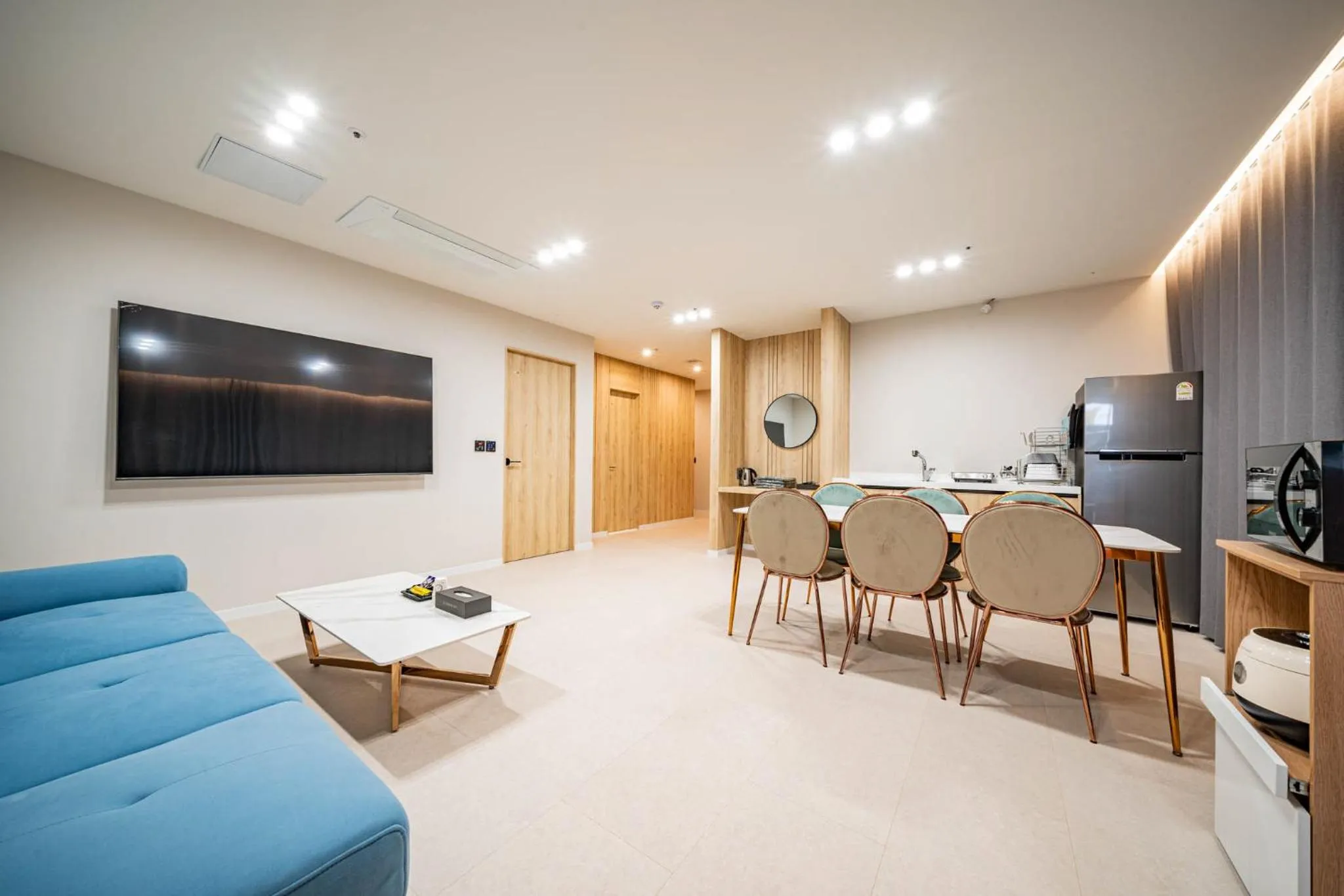 TV and multimedia in Mokpo Brown Dot Hotel Namak