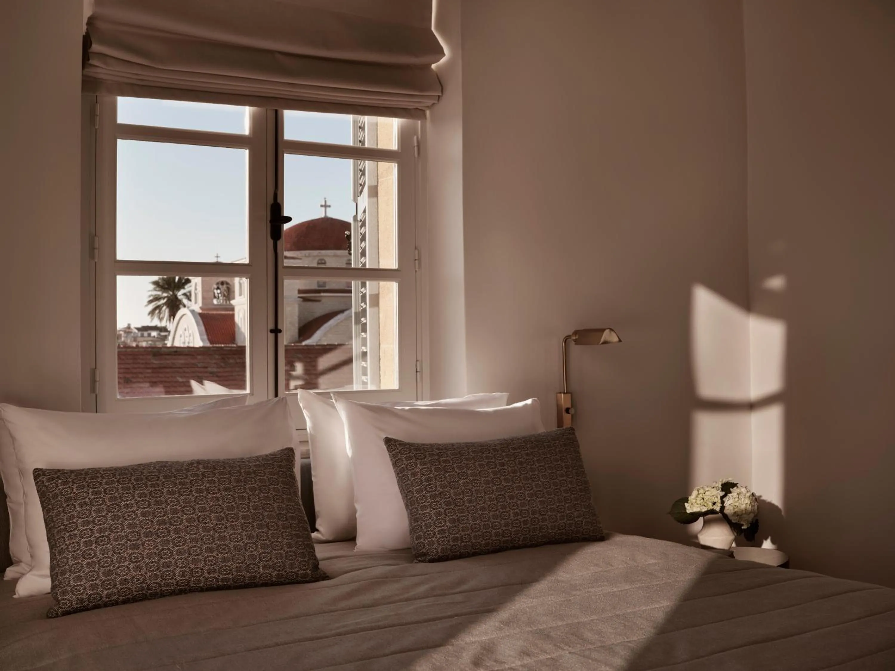 Photo of the whole room in Amyth of Nicosia