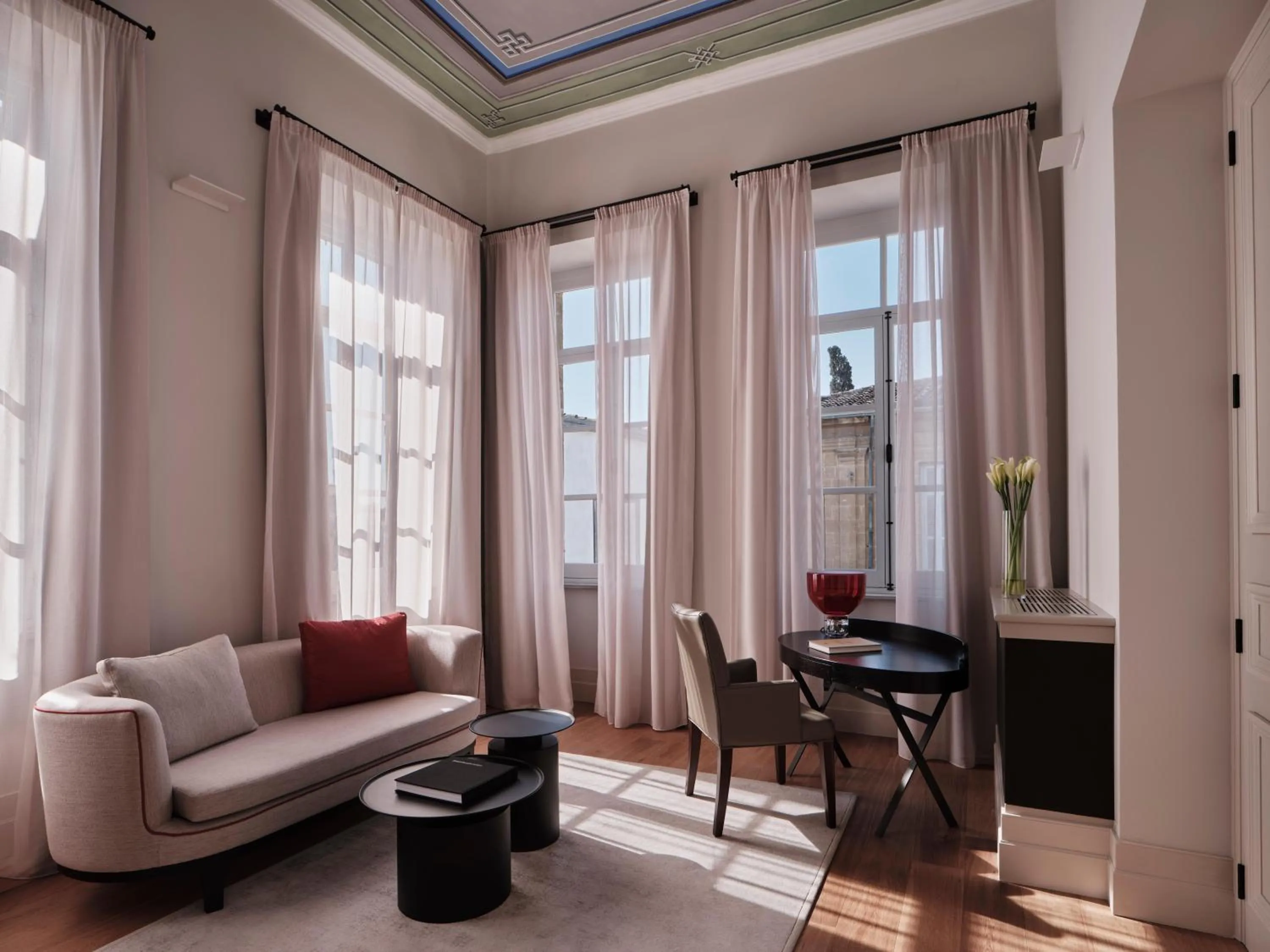 Photo of the whole room in Amyth of Nicosia