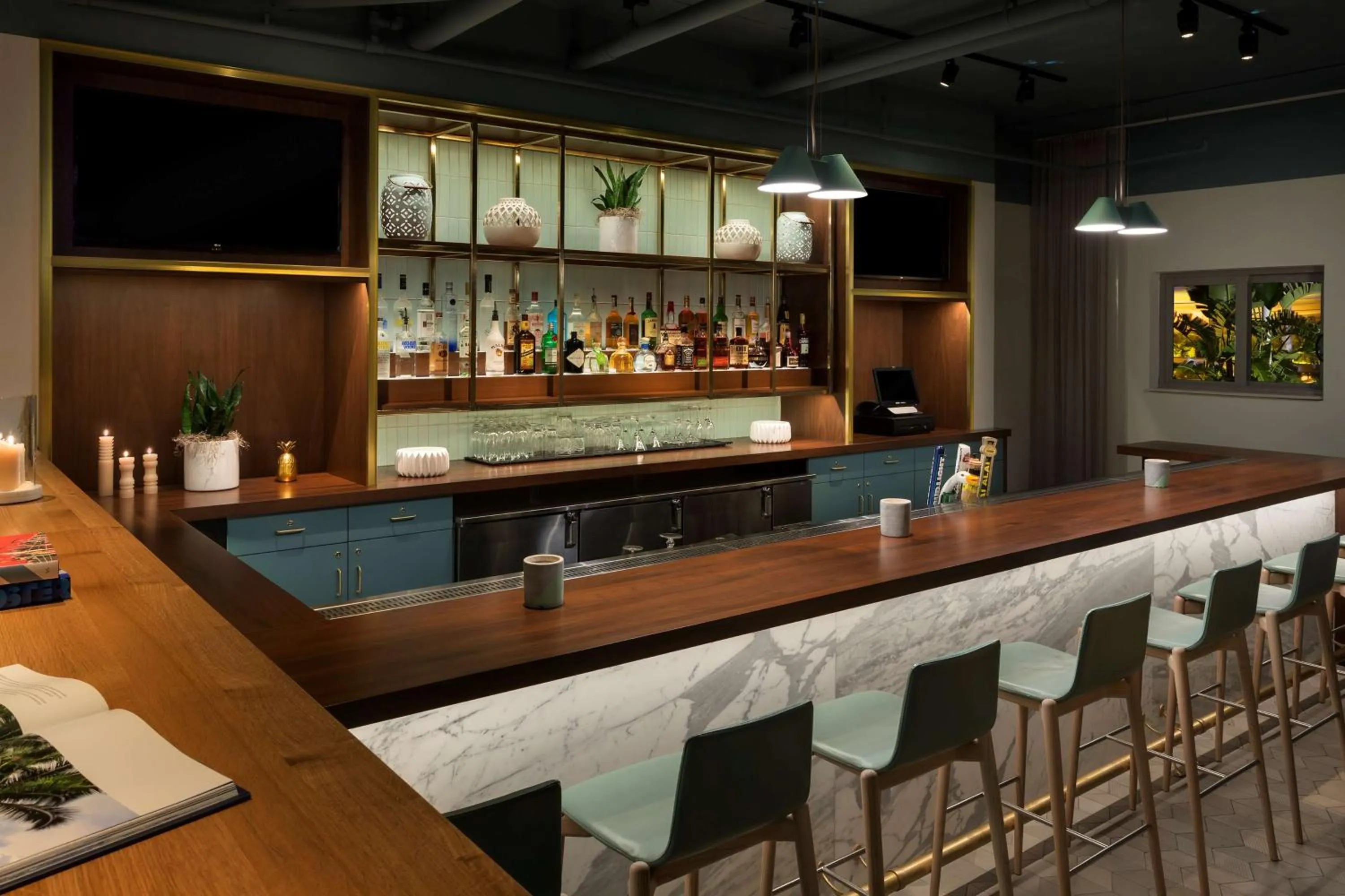 Lounge or bar in The Gates Hotel South Beach