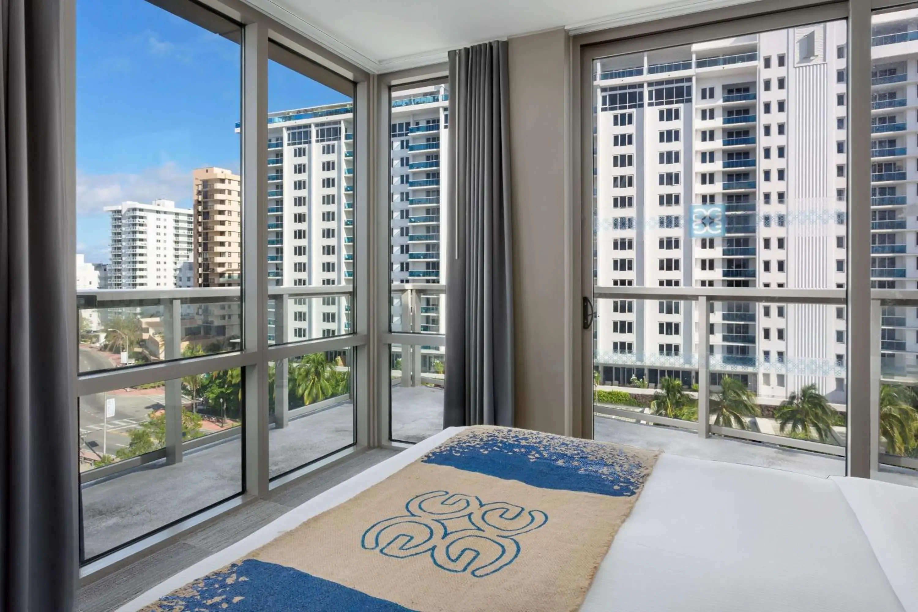 2 QUEENS BALCONY POOL VIEW - ADA ACCESSIBLE in The Gates Hotel South Beach 2 QUEENS BALCONY POOL VIEW - ADA ACCESSIBLE in The Gates Hotel South Beach