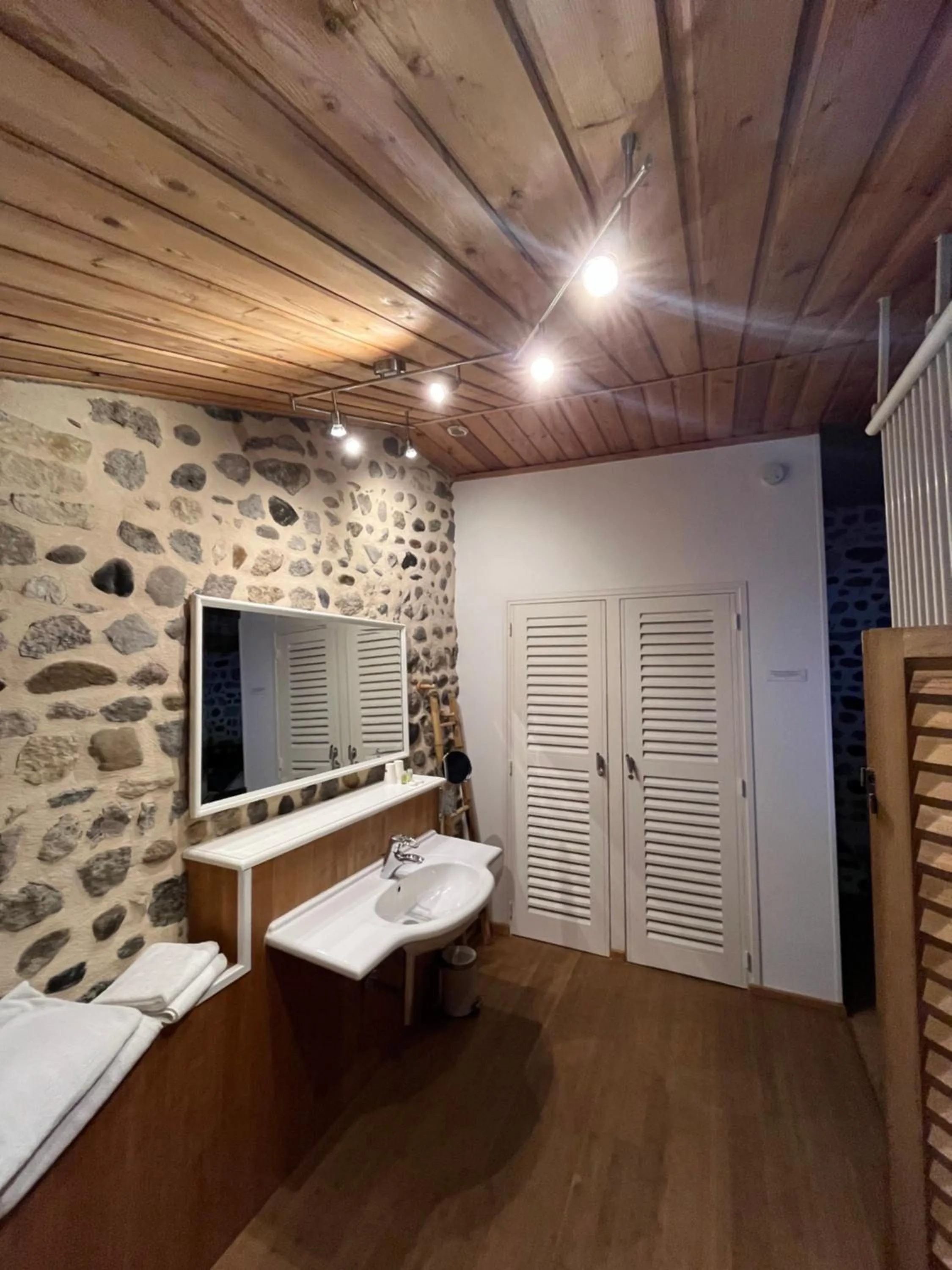 Bathroom in la Cour Carrée