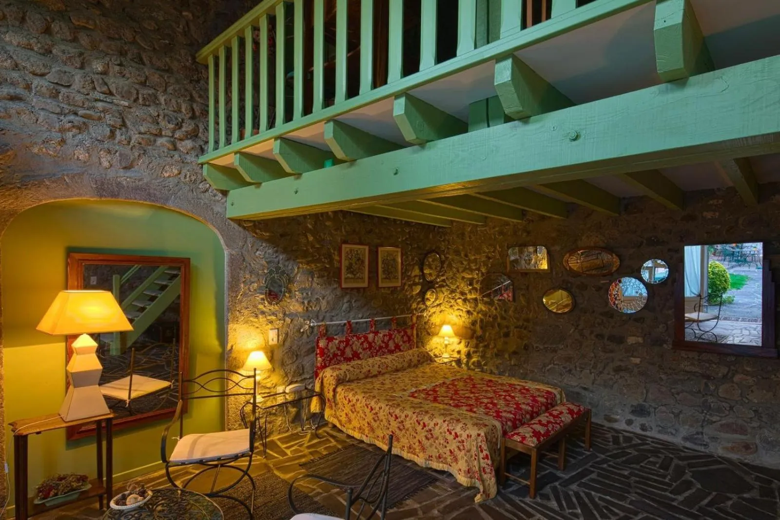 Photo of the whole room in la Cour Carrée