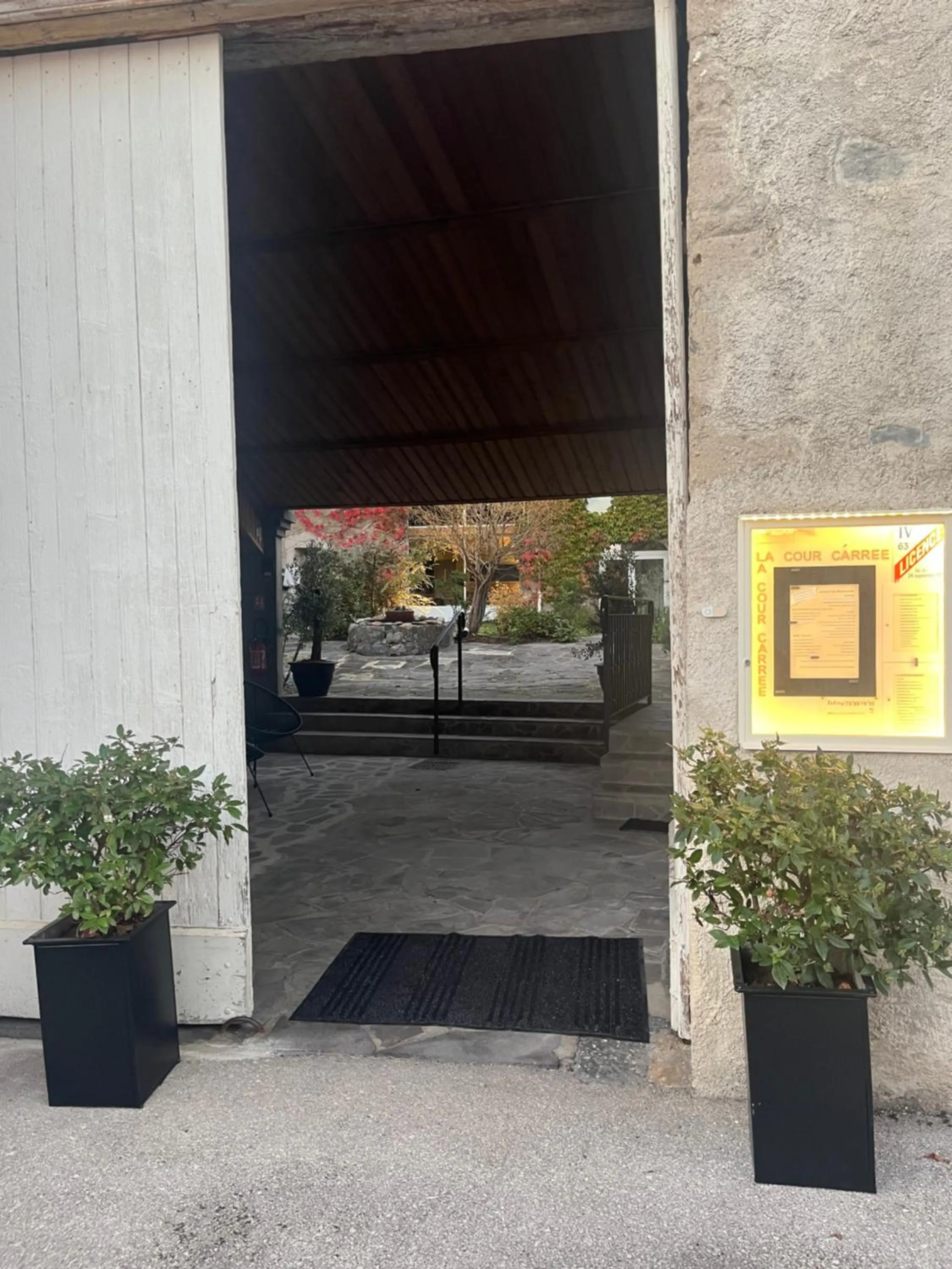 Facade/entrance in la Cour Carrée