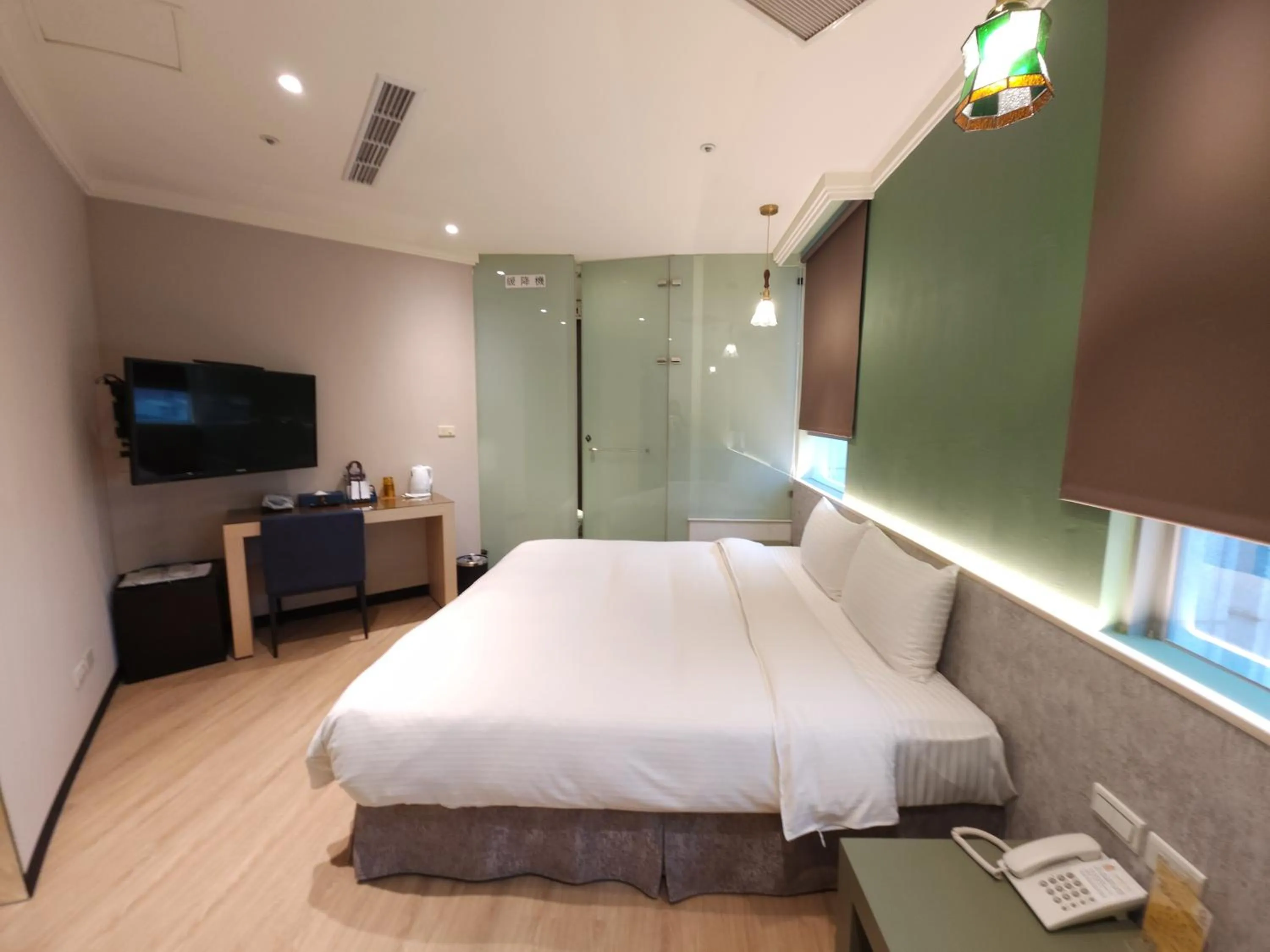 Photo of the whole room, Bed in Merryday Hotel Banqiao