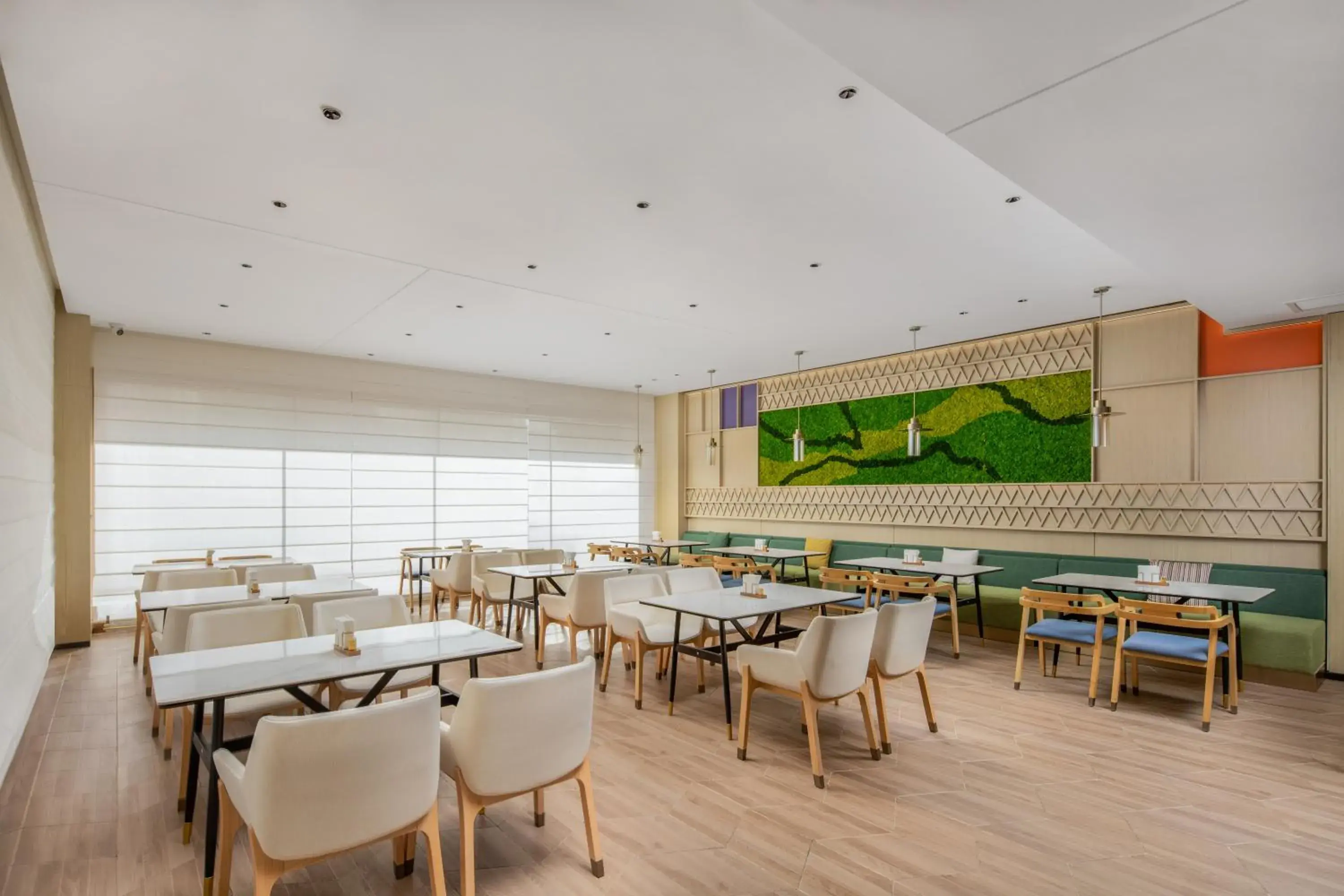 Restaurant/places to eat in Home2 by Hilton Xinjiang Kuche Restaurant/places to eat in Home2 by Hilton Xinjiang Kuche