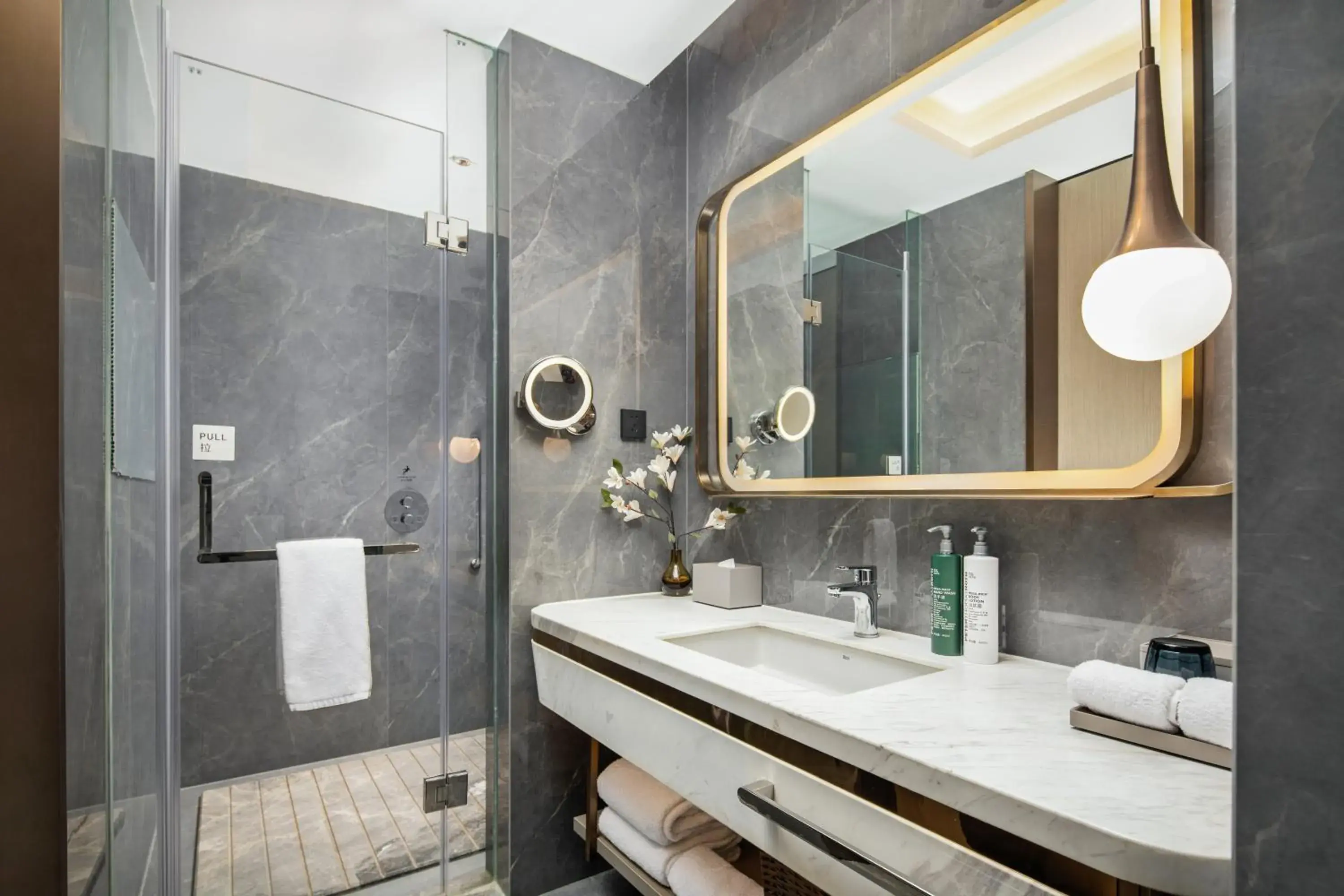 Shower in Home2 by Hilton Xinjiang Kuche Shower in Home2 by Hilton Xinjiang Kuche