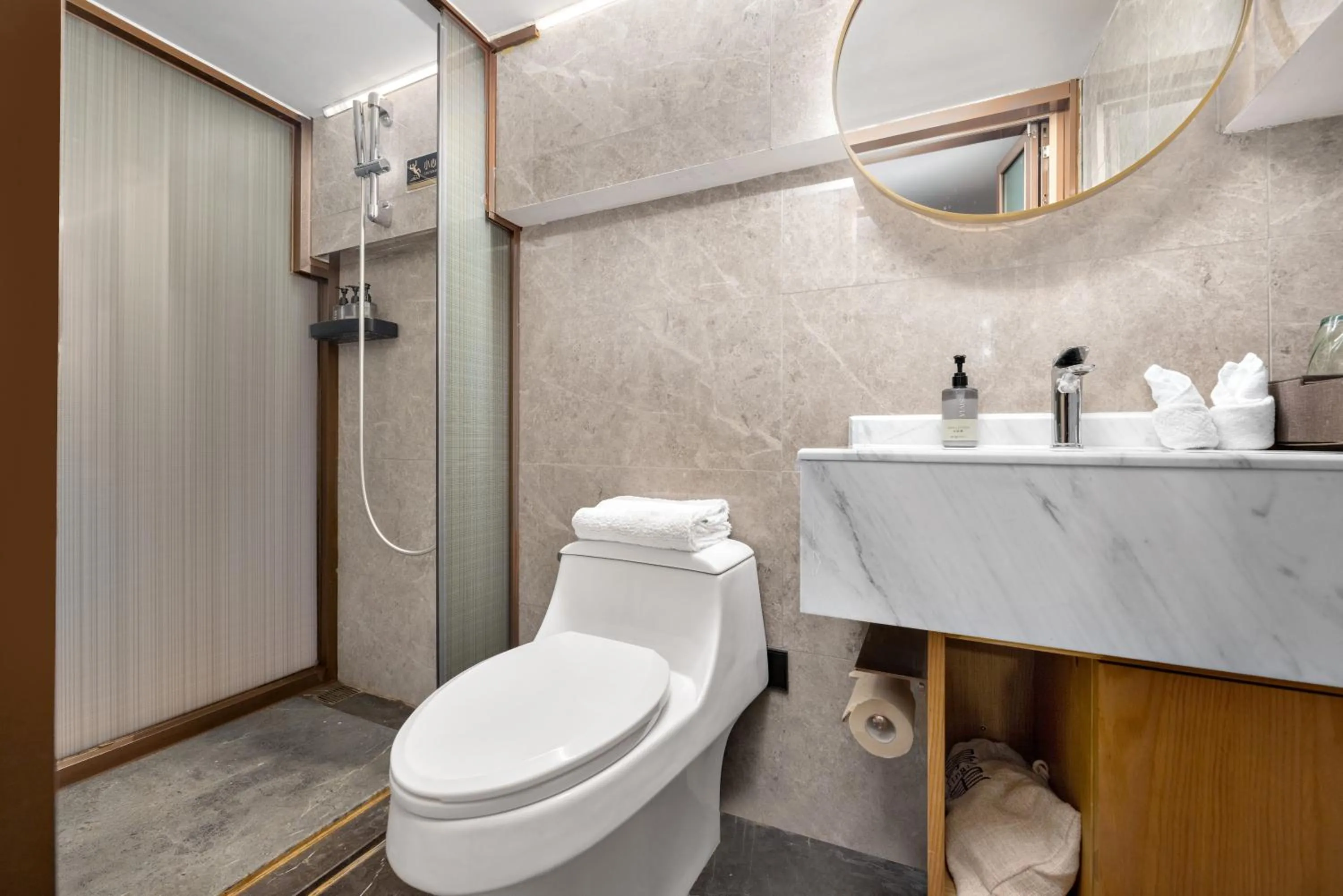 Shower in Jingli Hotel - Beijing New National Exhibition Capital Airport