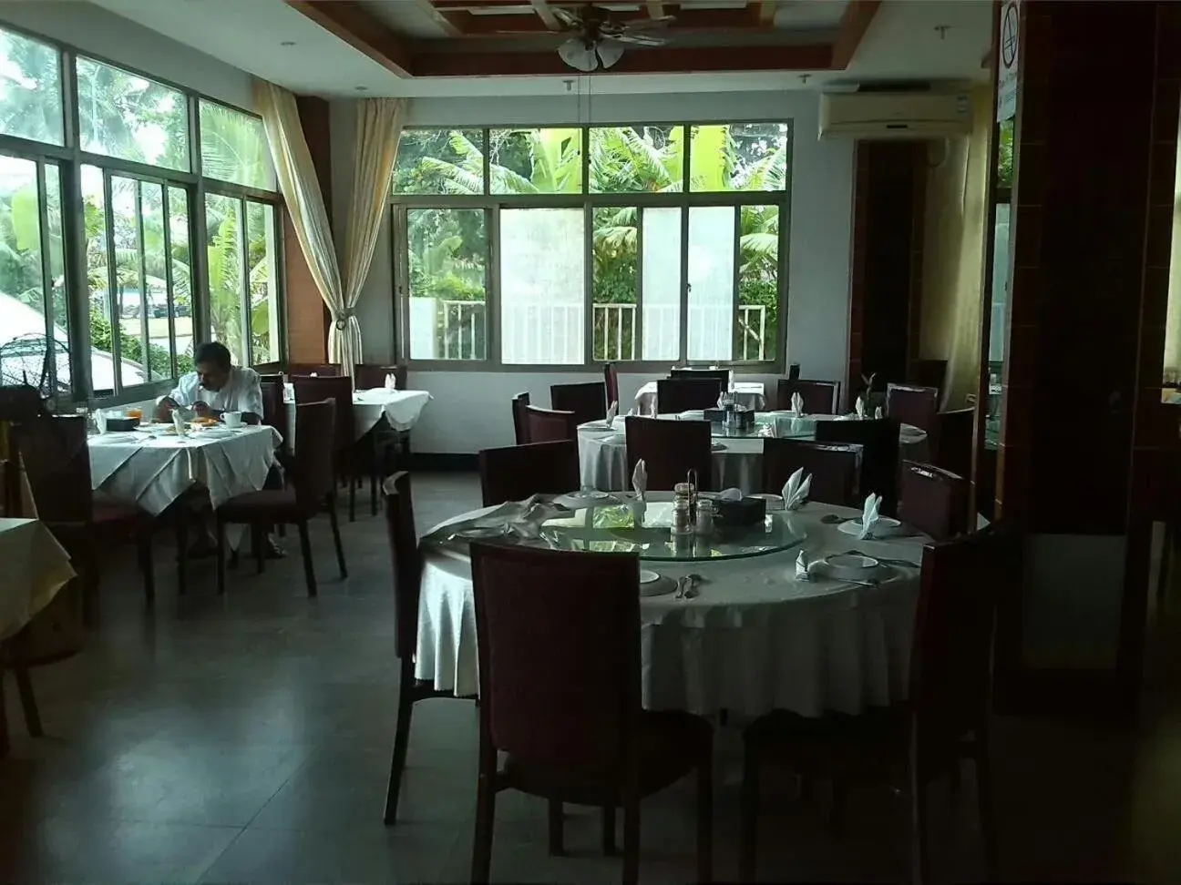 Restaurant/places to eat in Emerald Hotel & Restaurant Restaurant/places to eat in Emerald Hotel & Restaurant