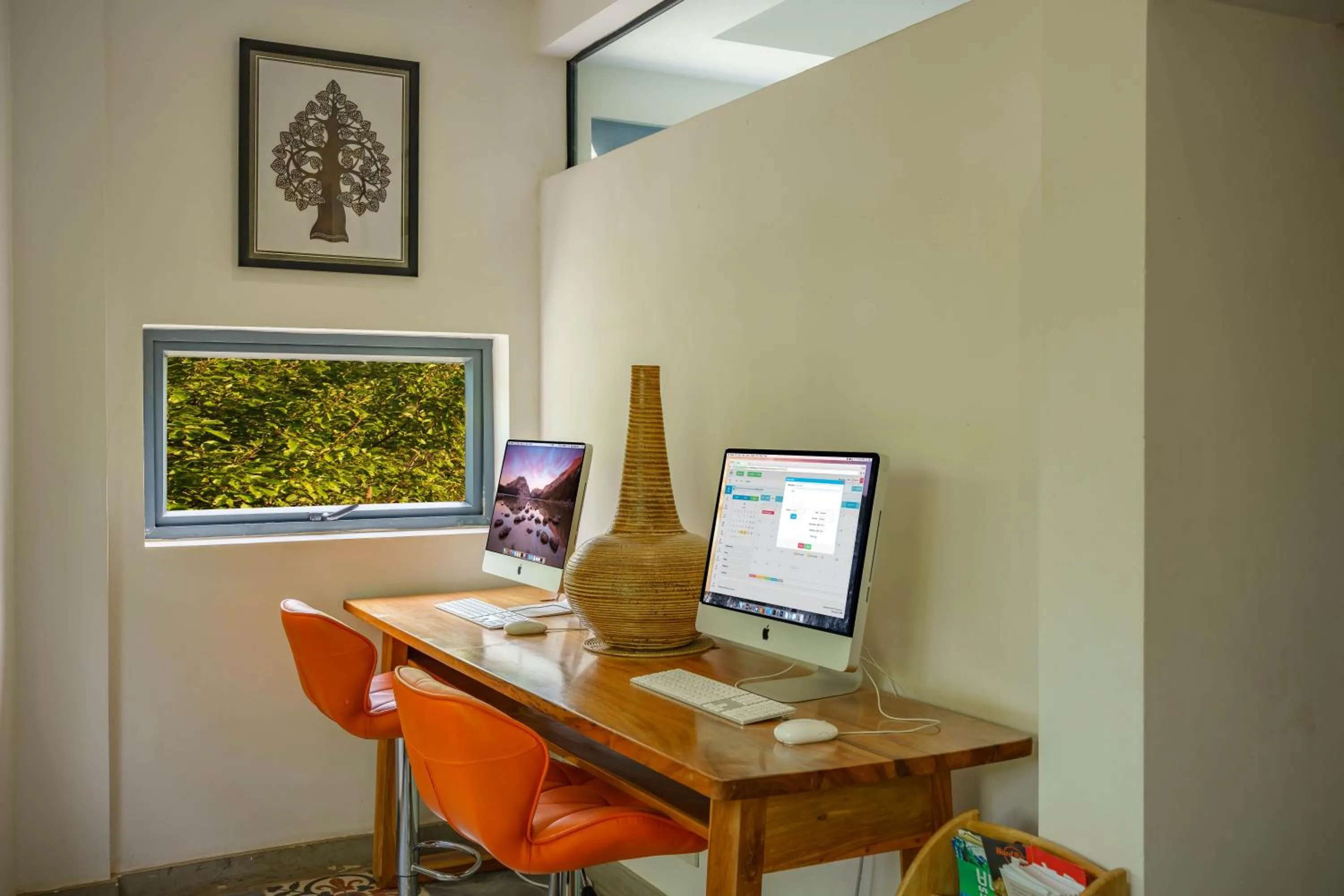 Business facilities, TV/Entertainment Center in Primefold Hotel