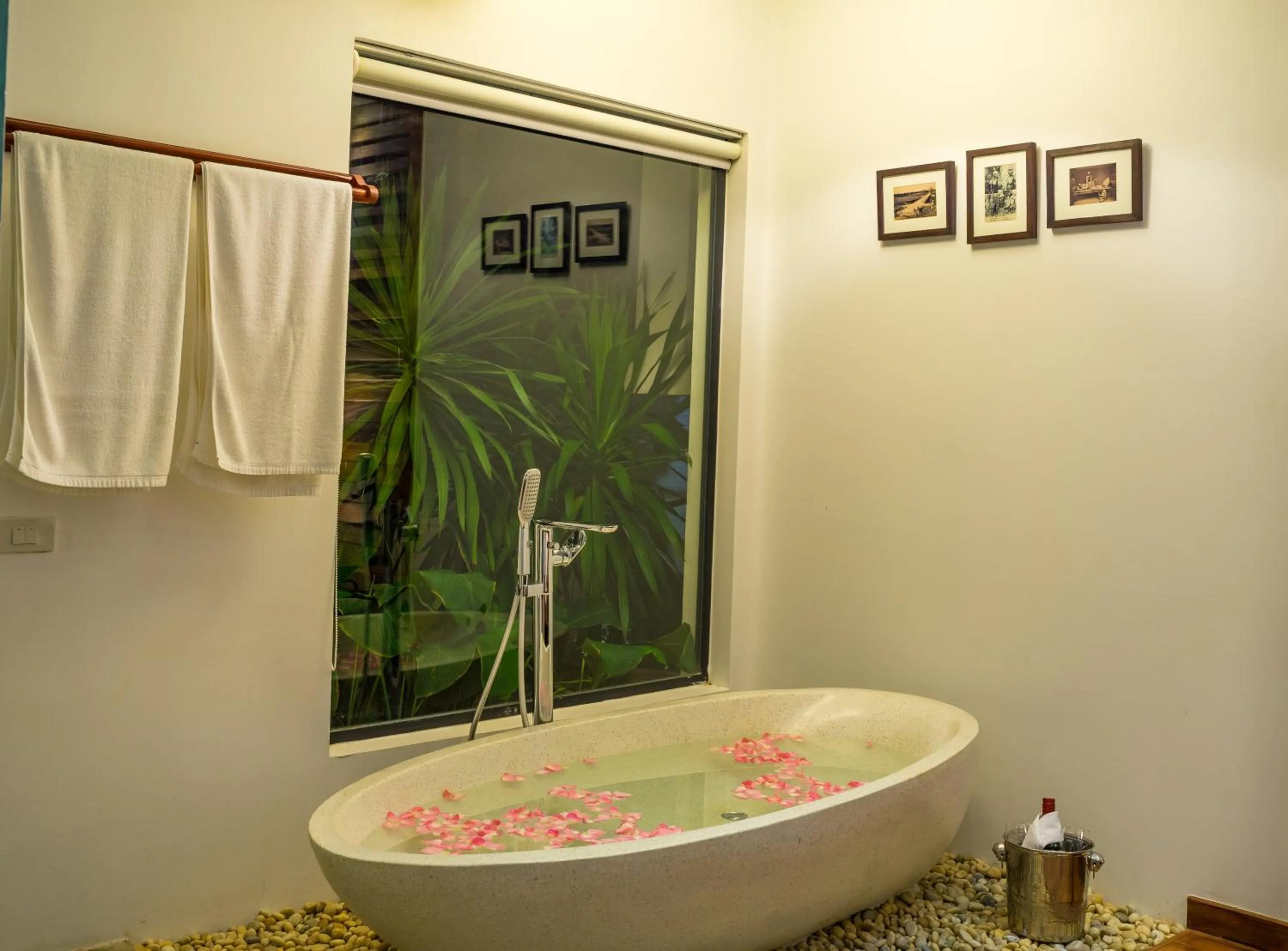 Hot Spring Bath, Bathroom in Primefold Hotel