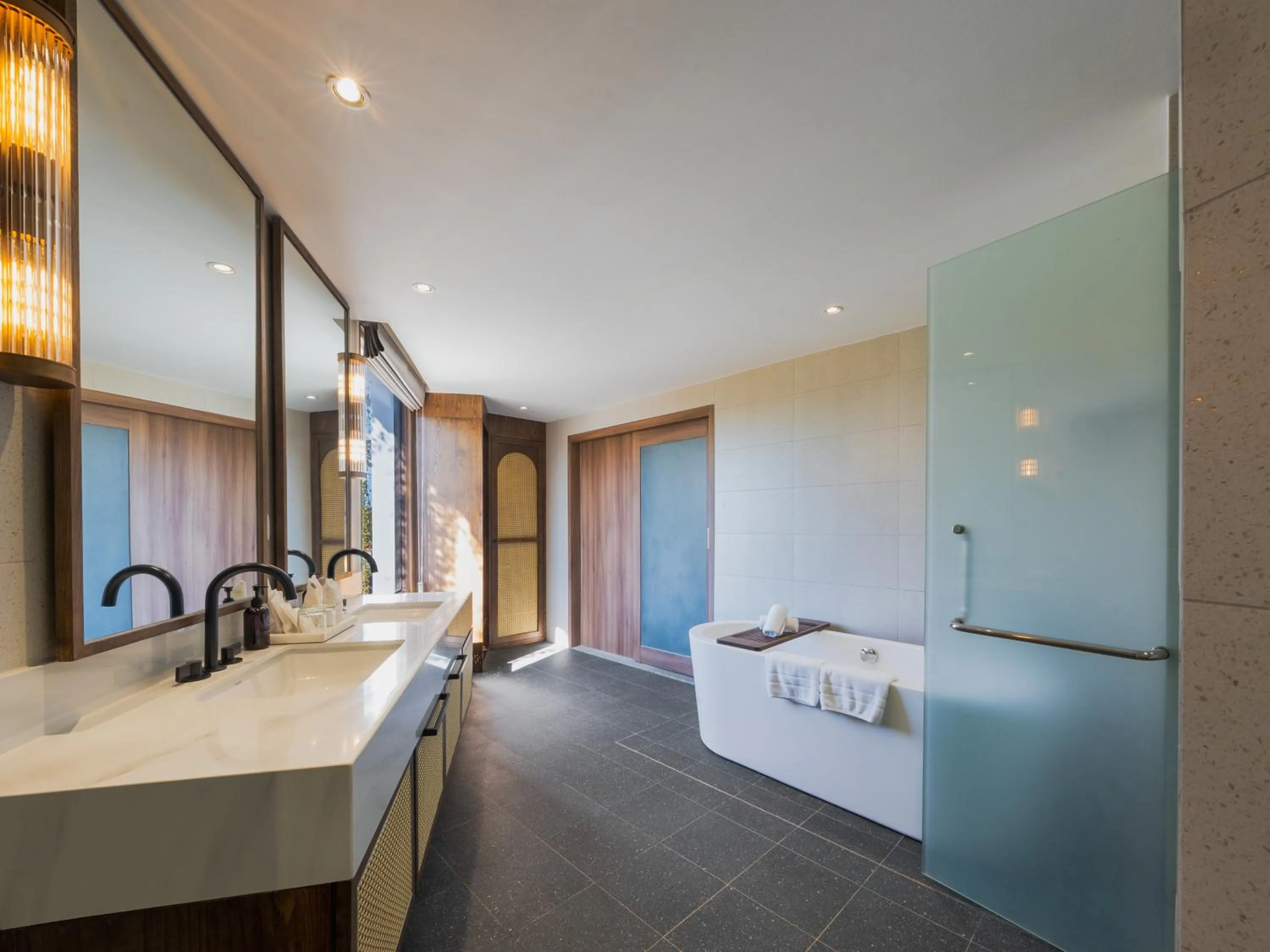 Bathroom, Bed in Sarai and Wander Resort