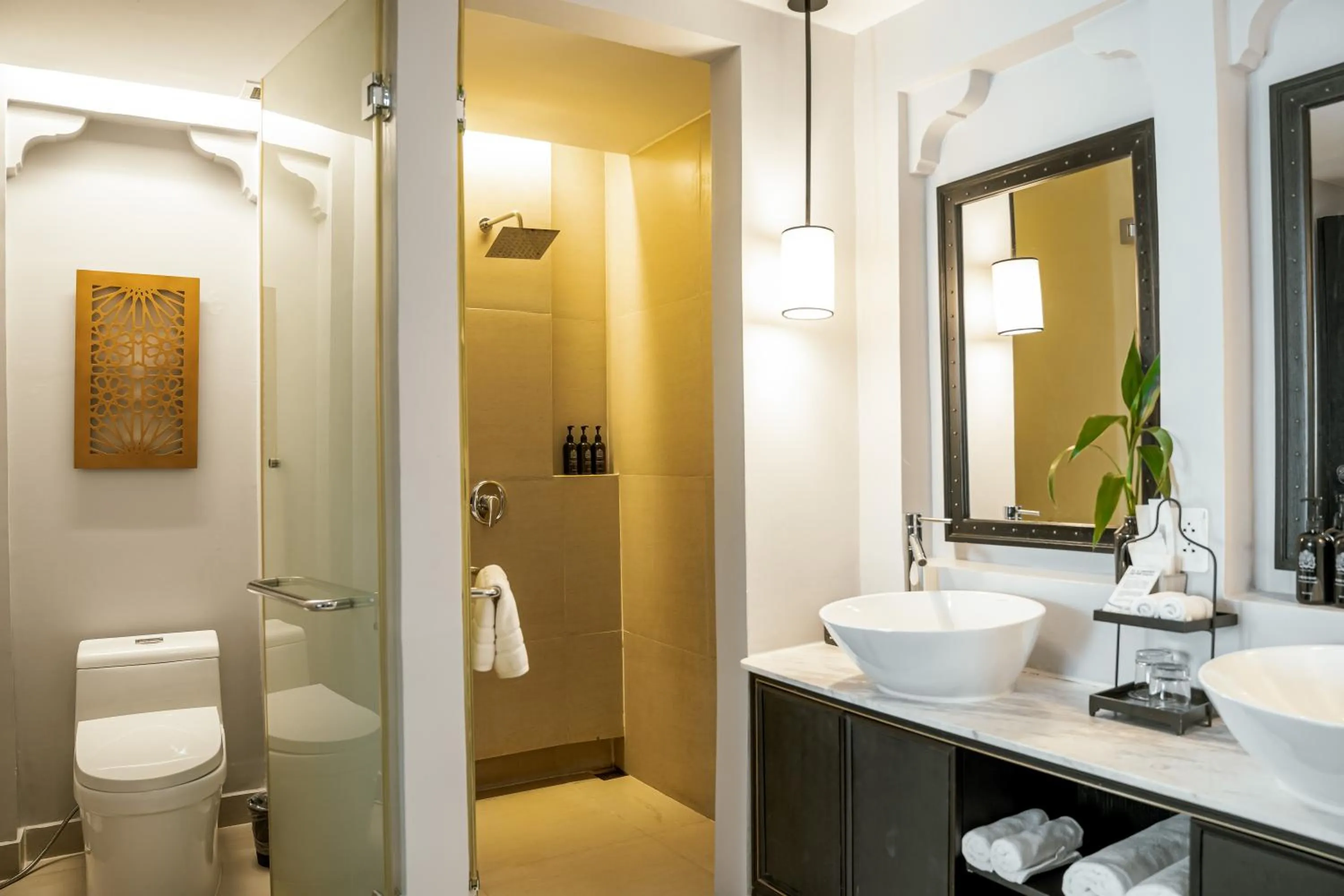 Shower in Sarai and Wander Resort