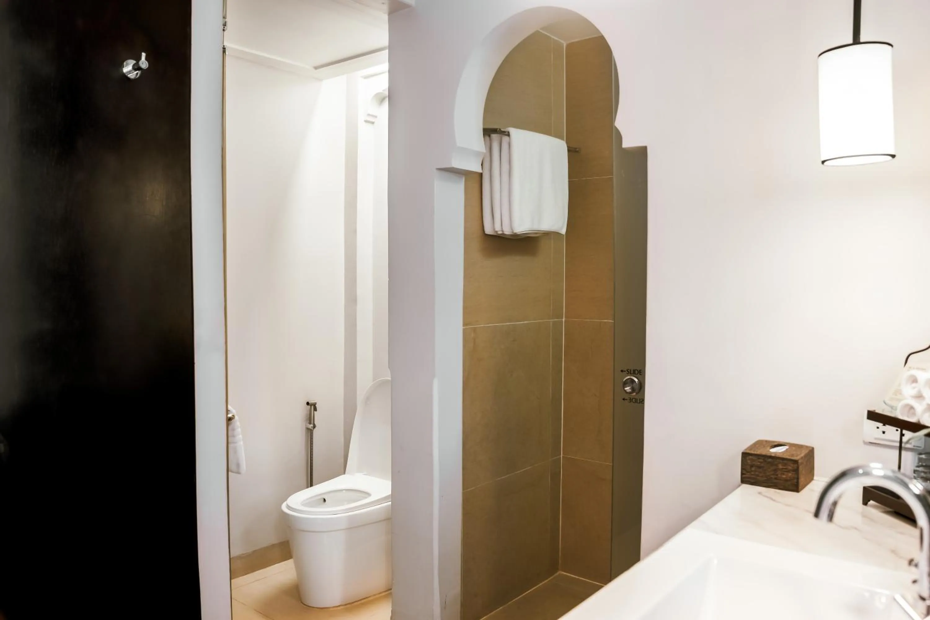 Shower in Sarai and Wander Resort