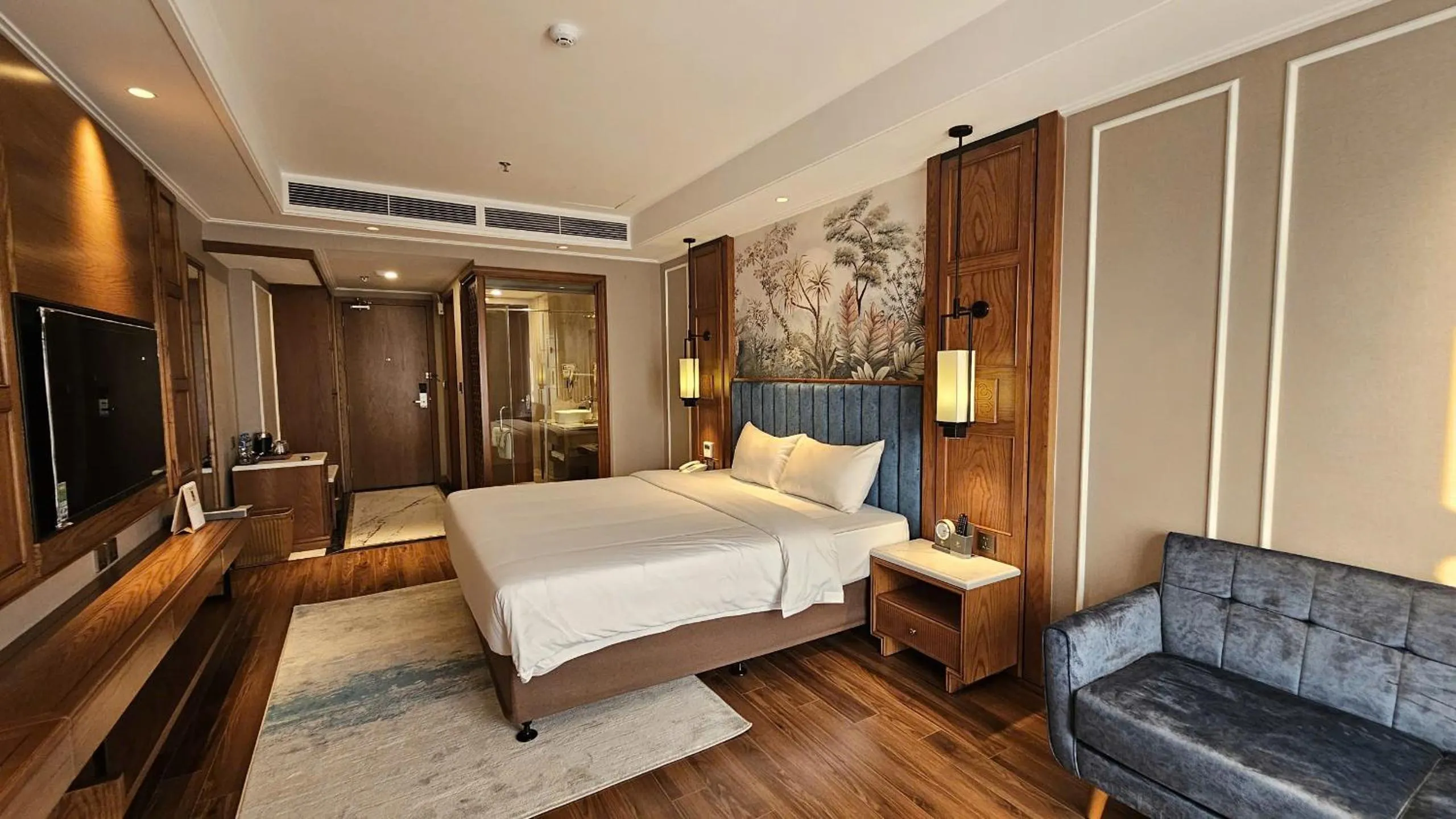 Bedroom, Bed in Royal Phoenix Hotel Bac Ninh