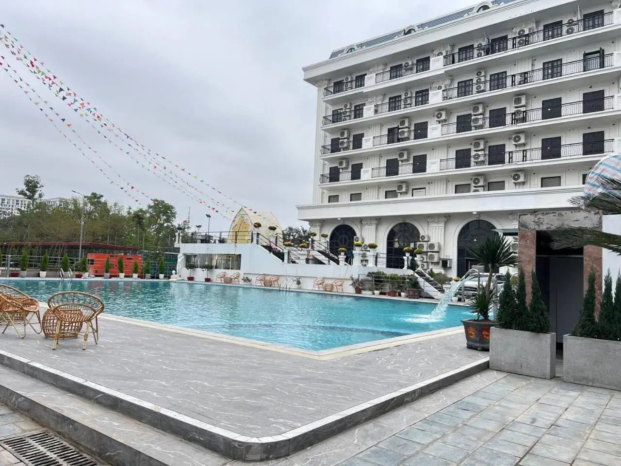 Swimming pool in Royal Phoenix Hotel Bac Ninh Swimming pool in Royal Phoenix Hotel Bac Ninh