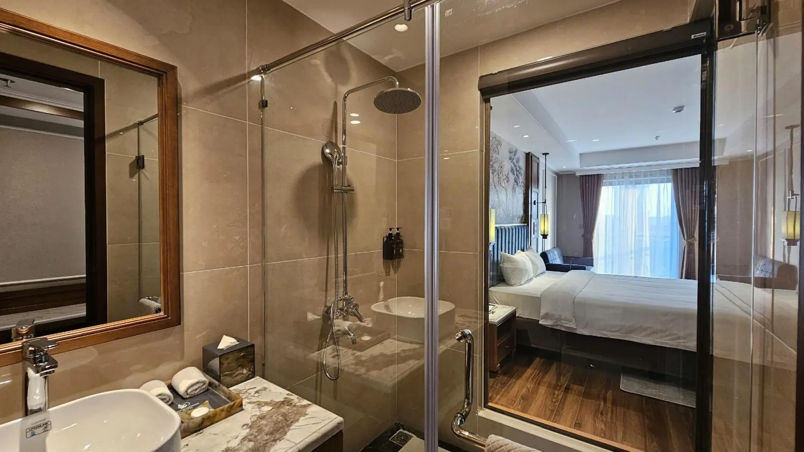 Bathroom, Bed in Royal Phoenix Hotel Bac Ninh Bathroom, Bed in Royal Phoenix Hotel Bac Ninh