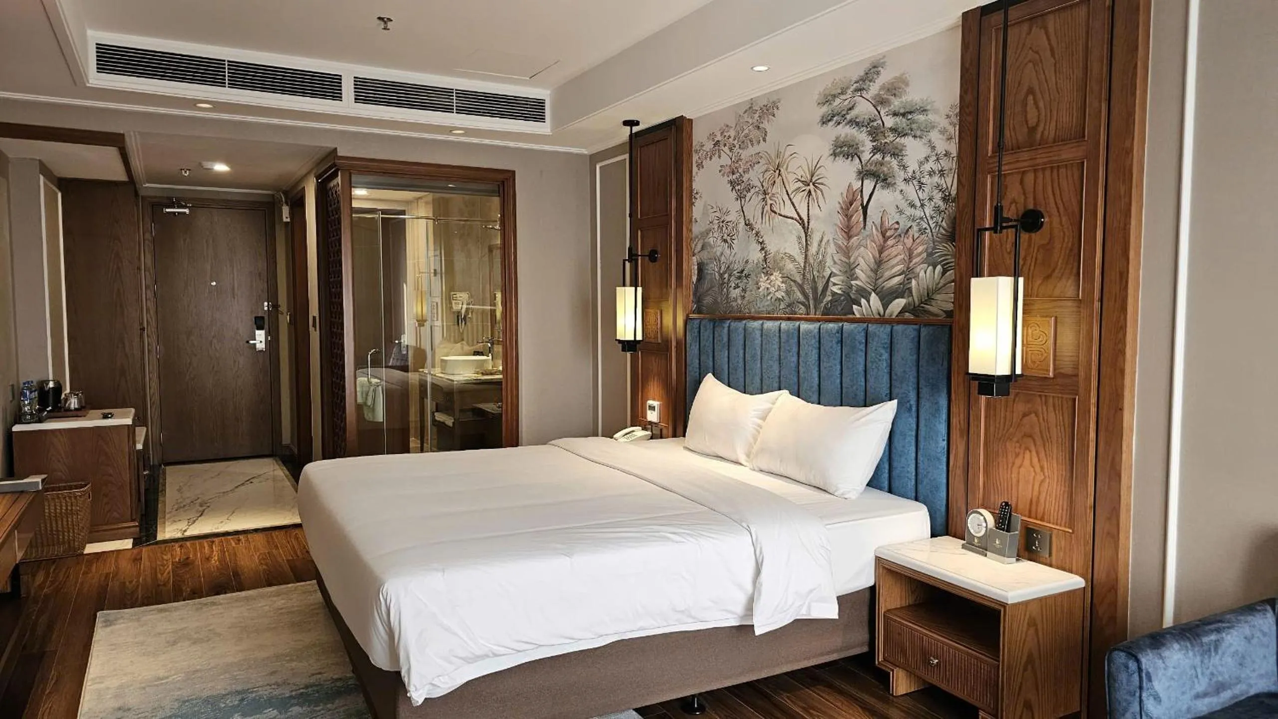 Photo of the whole room, Bed in Royal Phoenix Hotel Bac Ninh