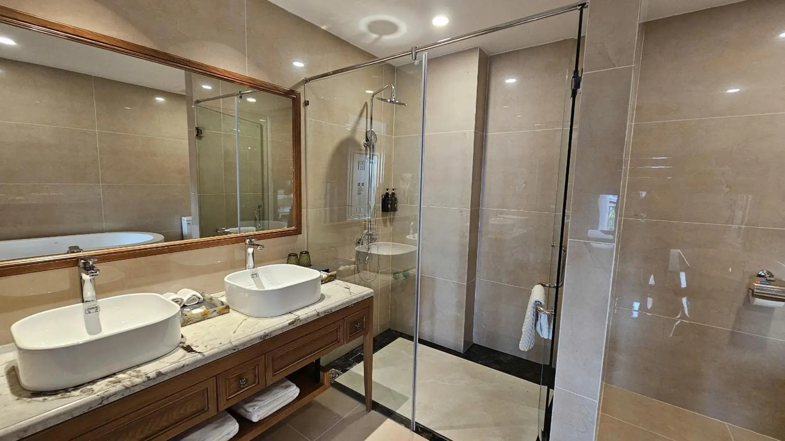 Bathroom in Royal Phoenix Hotel Bac Ninh Bathroom in Royal Phoenix Hotel Bac Ninh