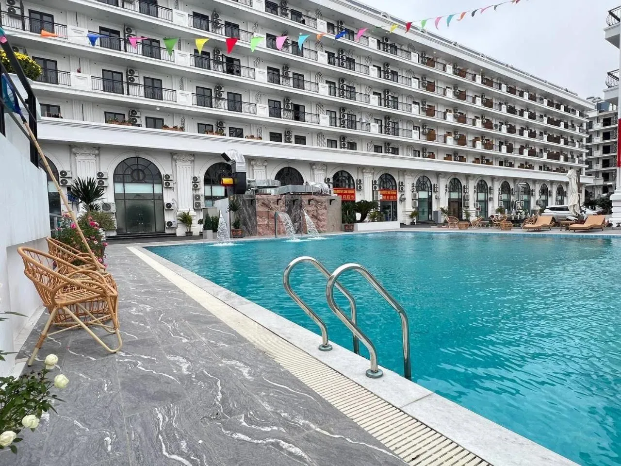 Swimming pool in Royal Phoenix Hotel Bac Ninh