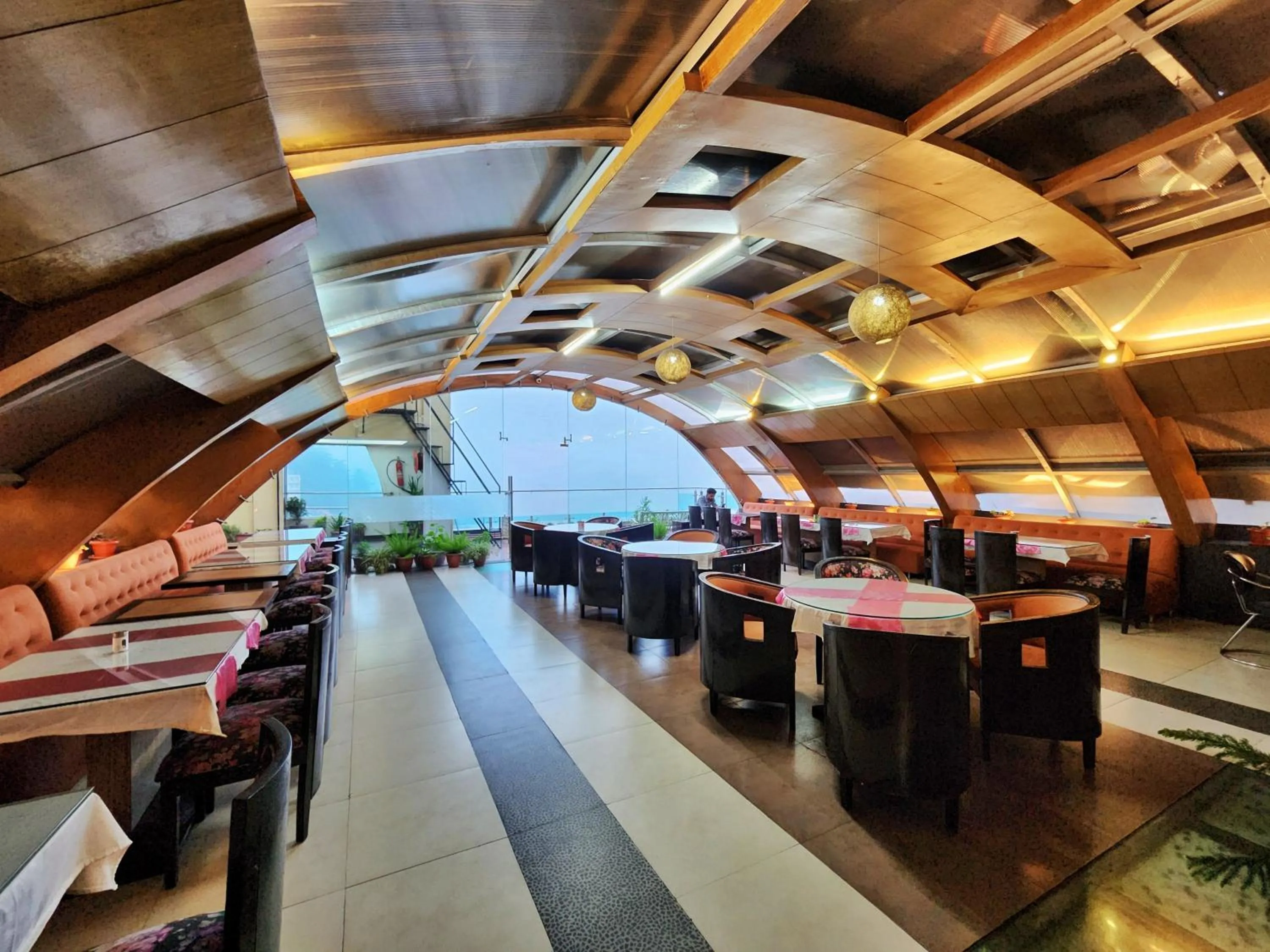 Restaurant/places to eat in Hotel Surya Shimla