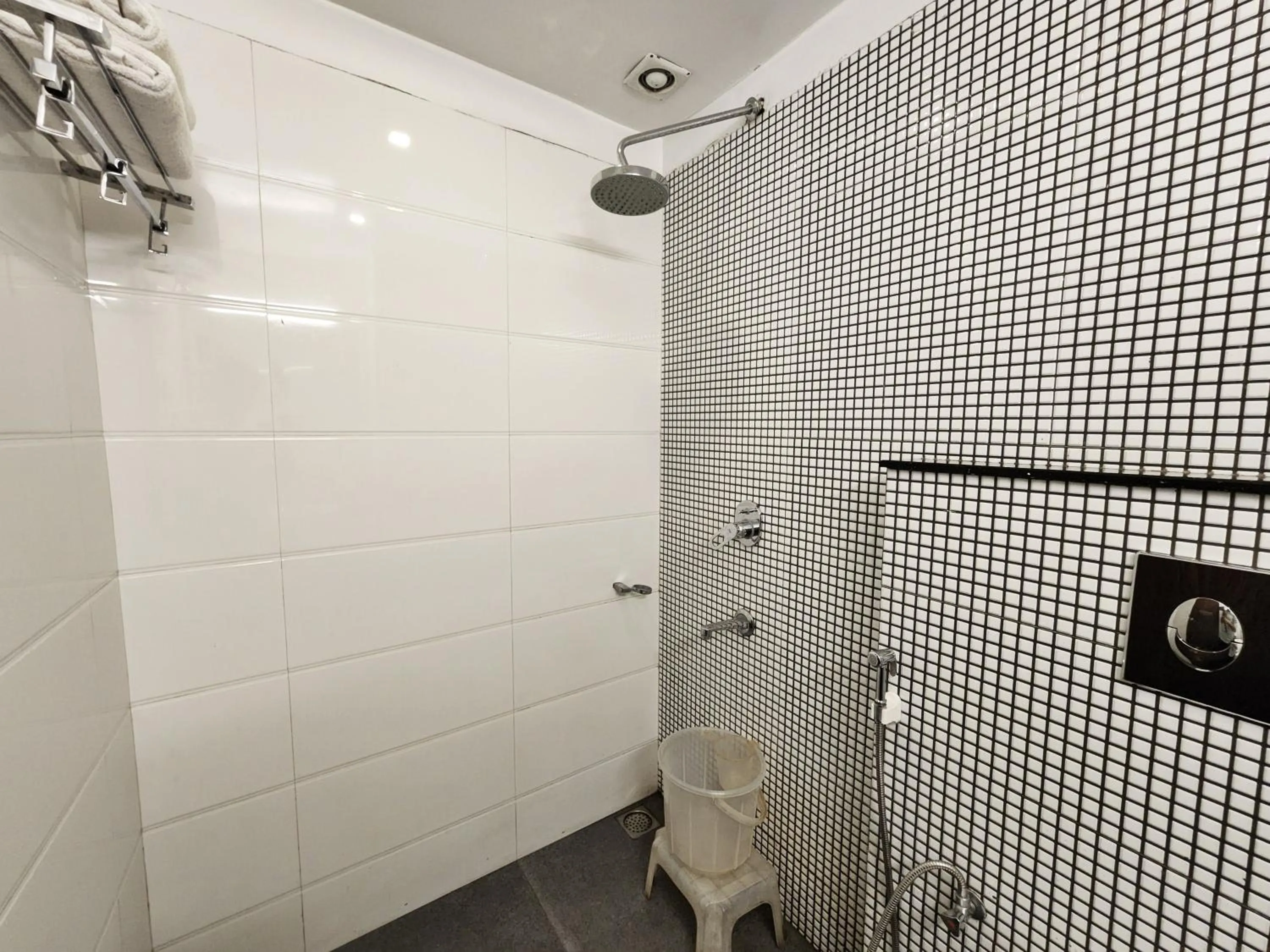 Shower in Hotel Surya Shimla