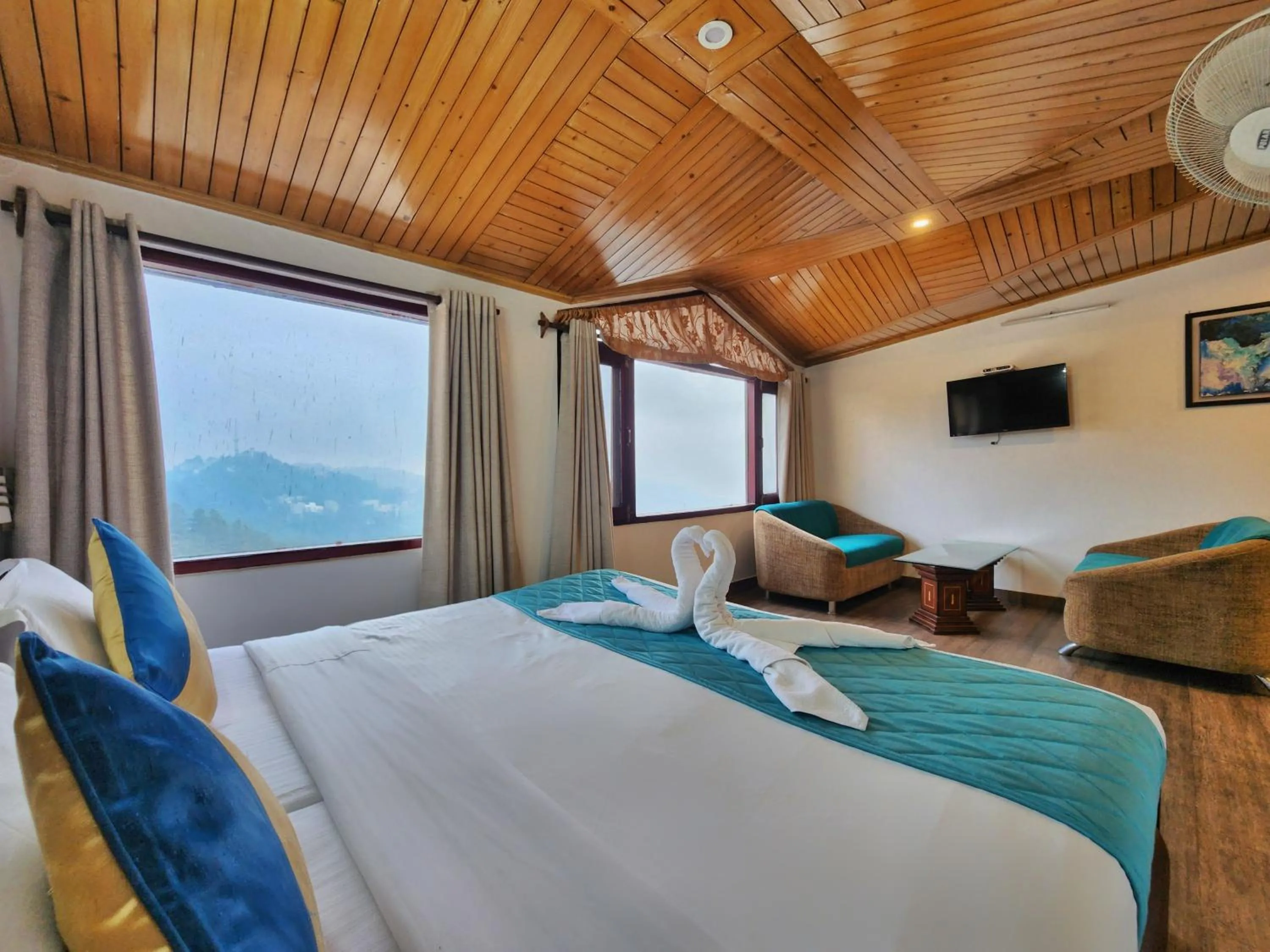 Photo of the whole room, Bed in Hotel Surya Shimla