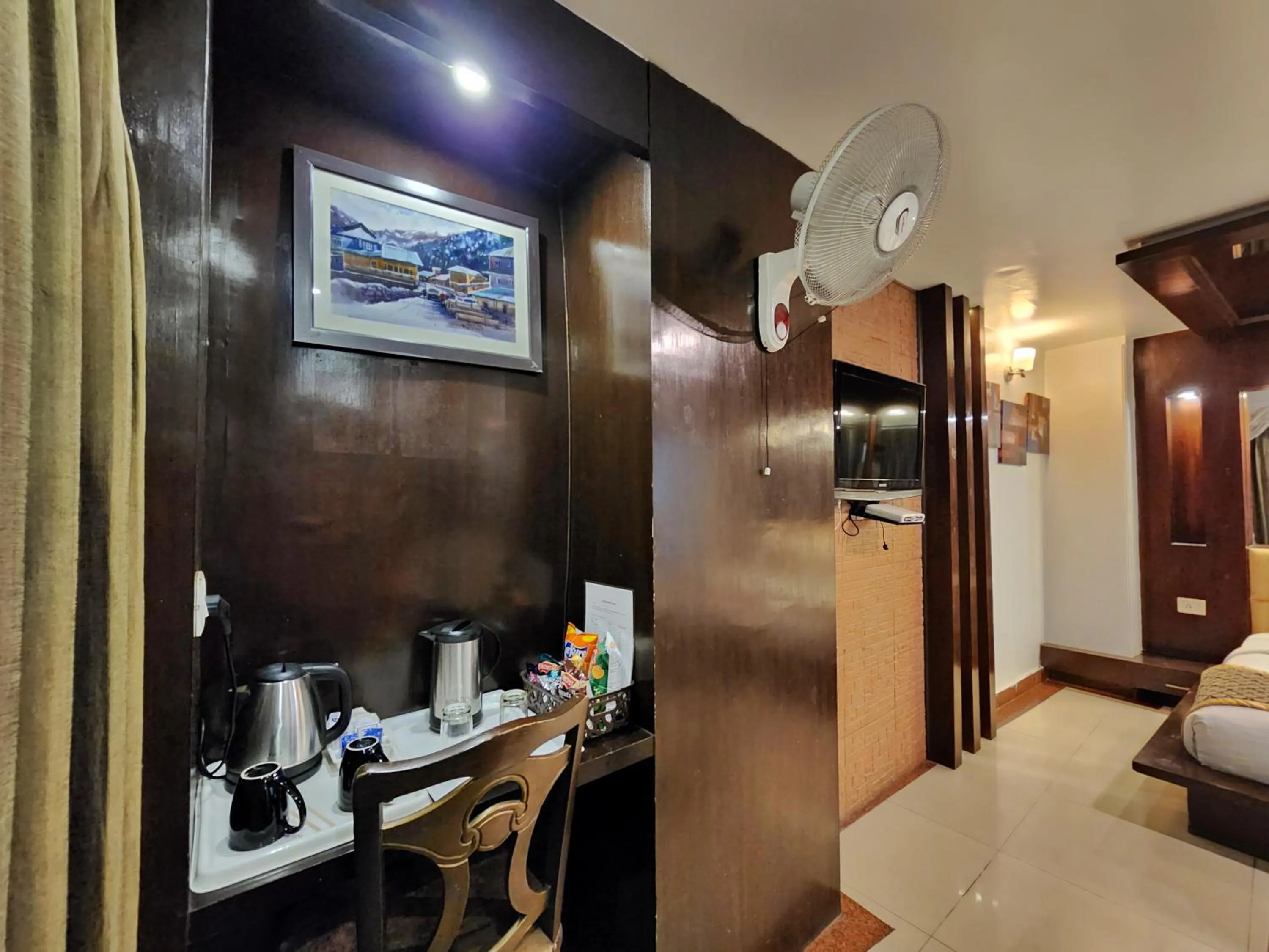 Coffee/tea facilities, Bed in Hotel Surya Shimla