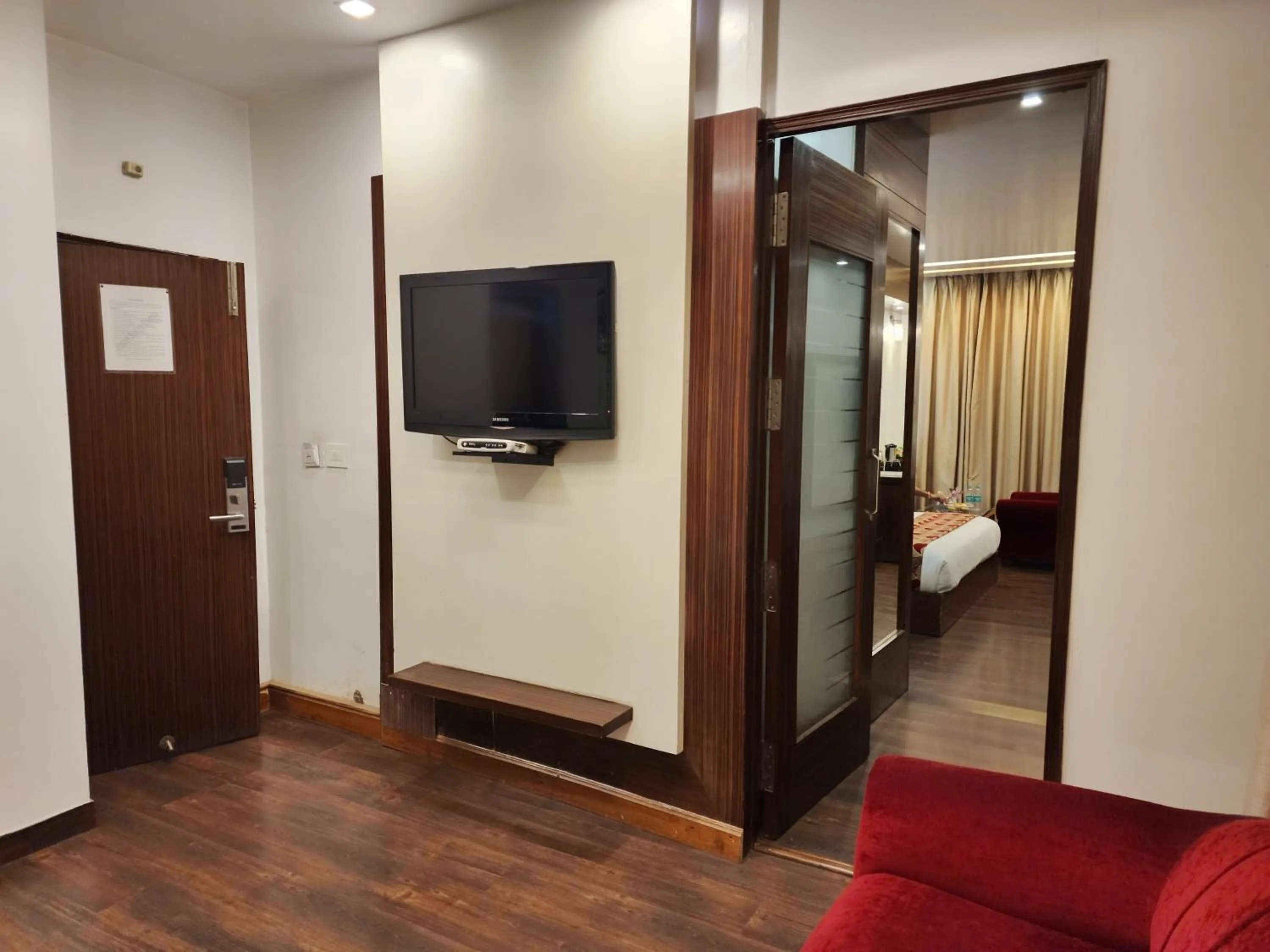 TV and multimedia, Bed in Hotel Surya Shimla