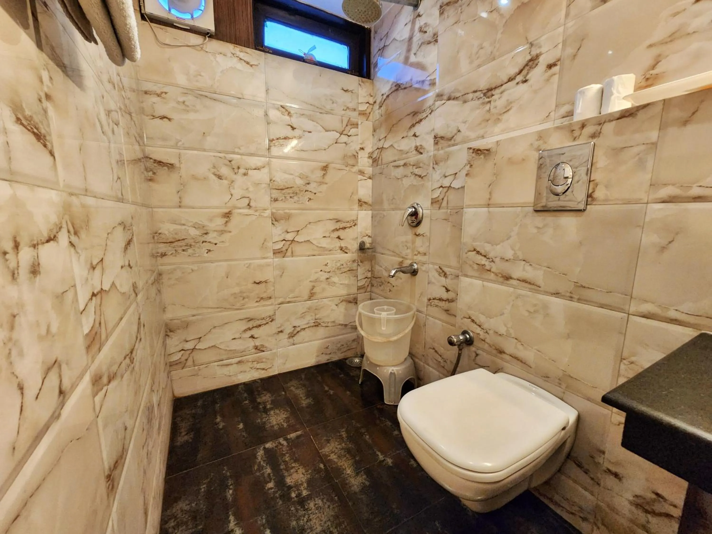 Toilet in Hotel Surya Shimla