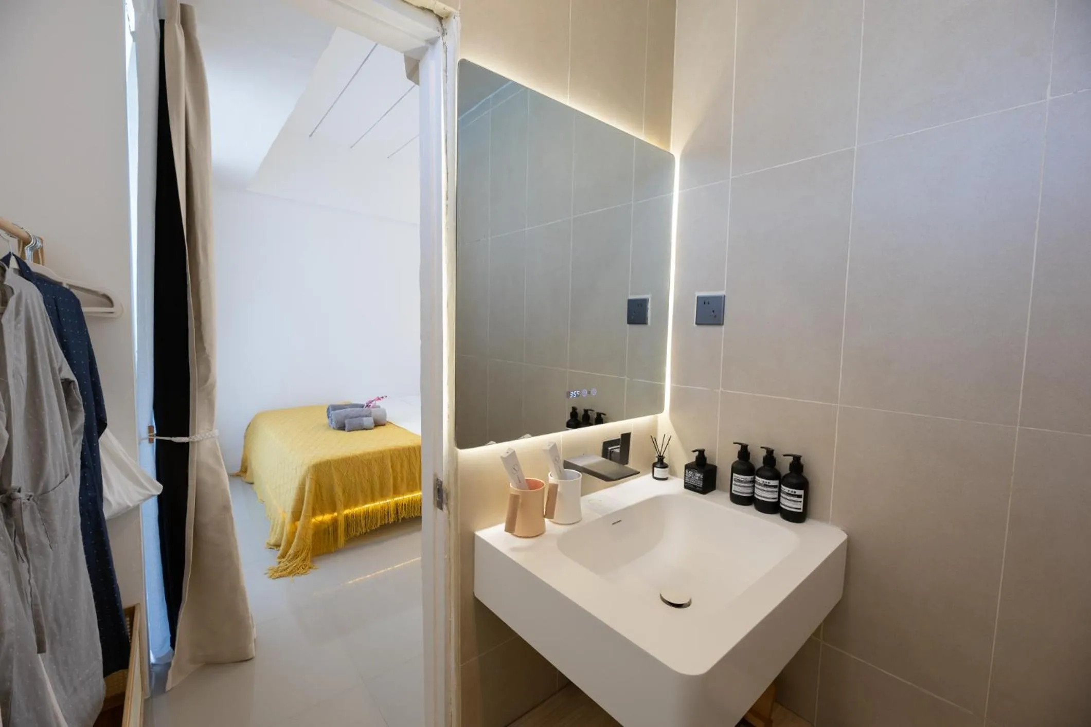 Ratchada Retreat Boutique Suites