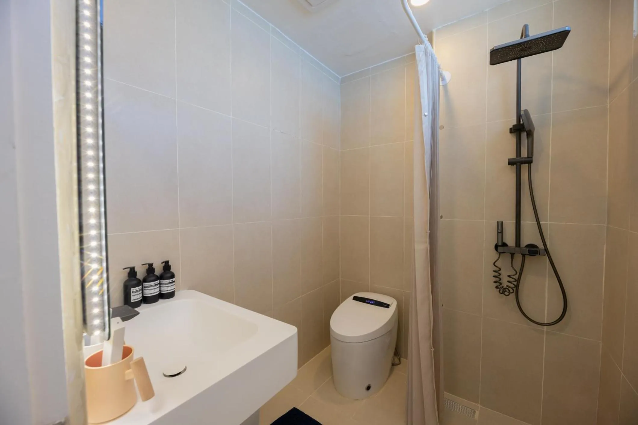 Ratchada Retreat Boutique Suites