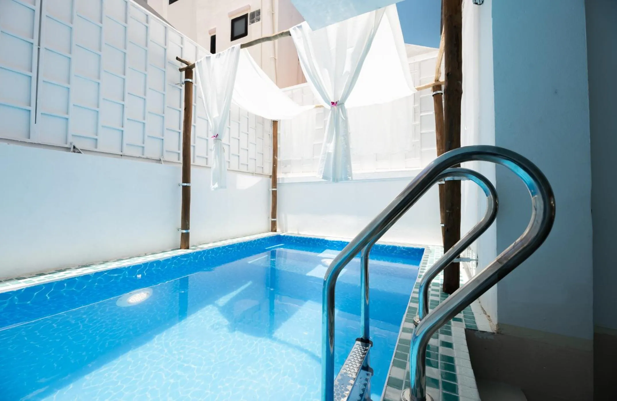 Ratchada Retreat Boutique Suites