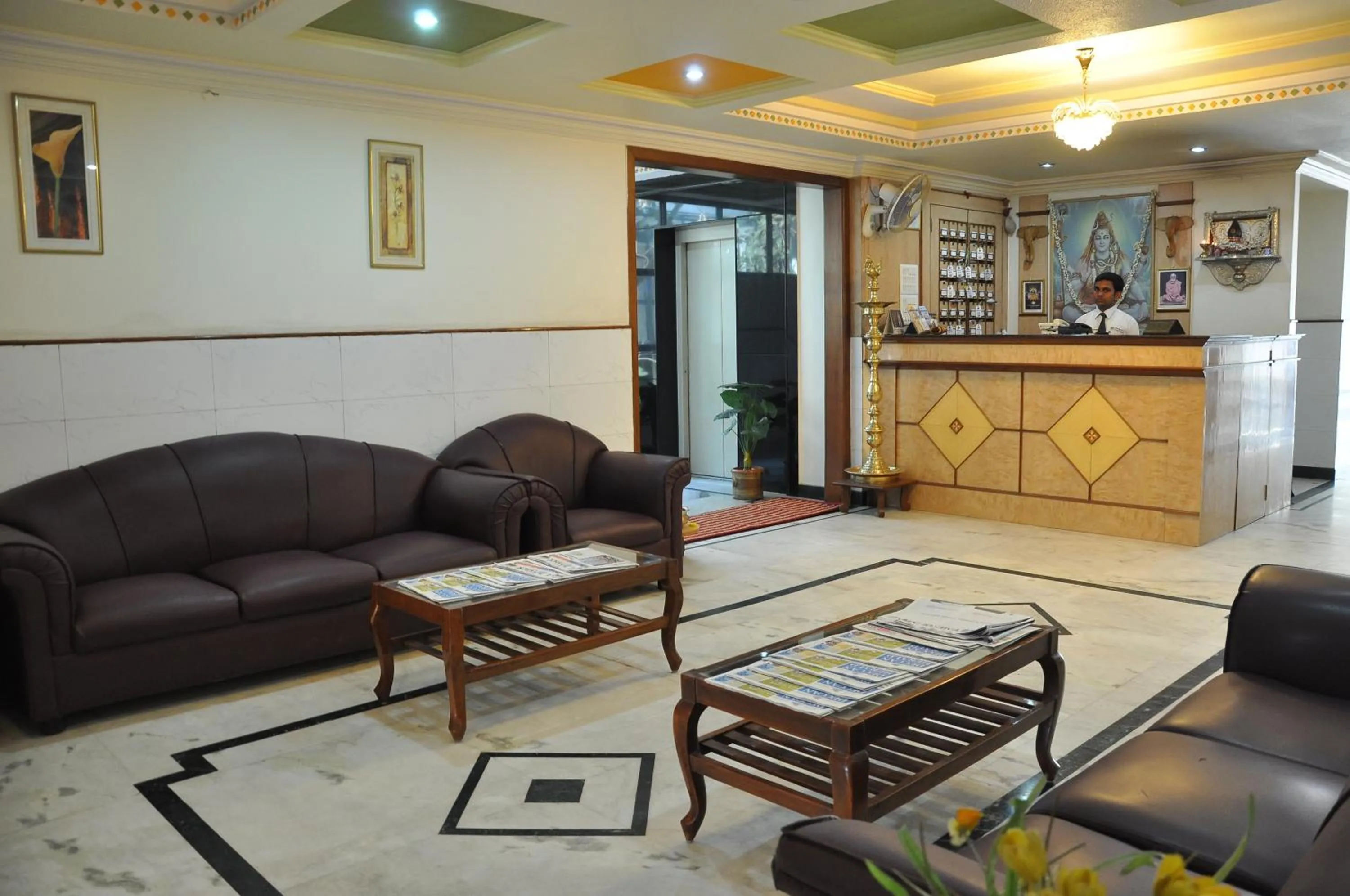 Lobby or reception in Hotel Gangothri