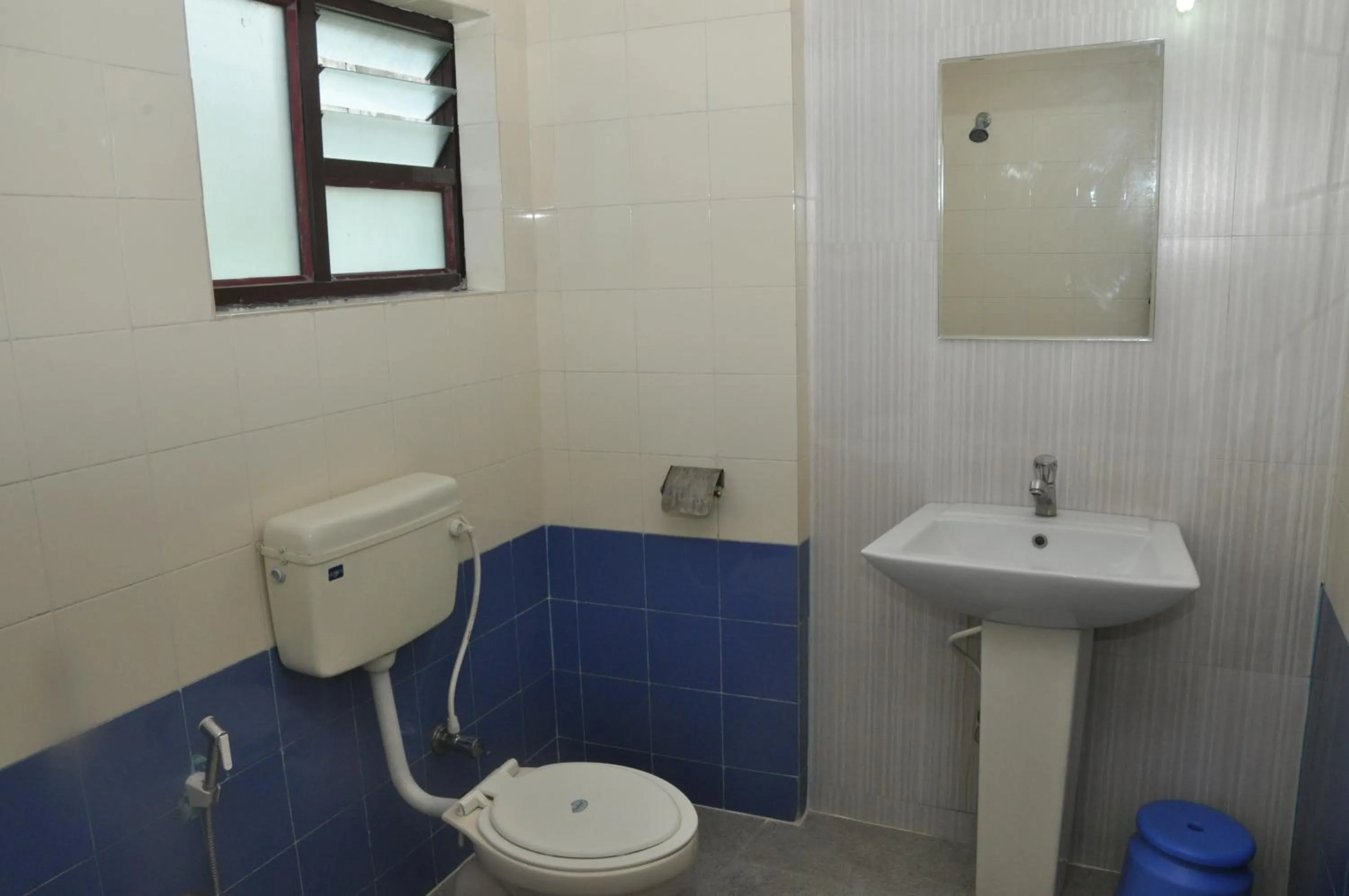 Toilet in Hotel Gangothri