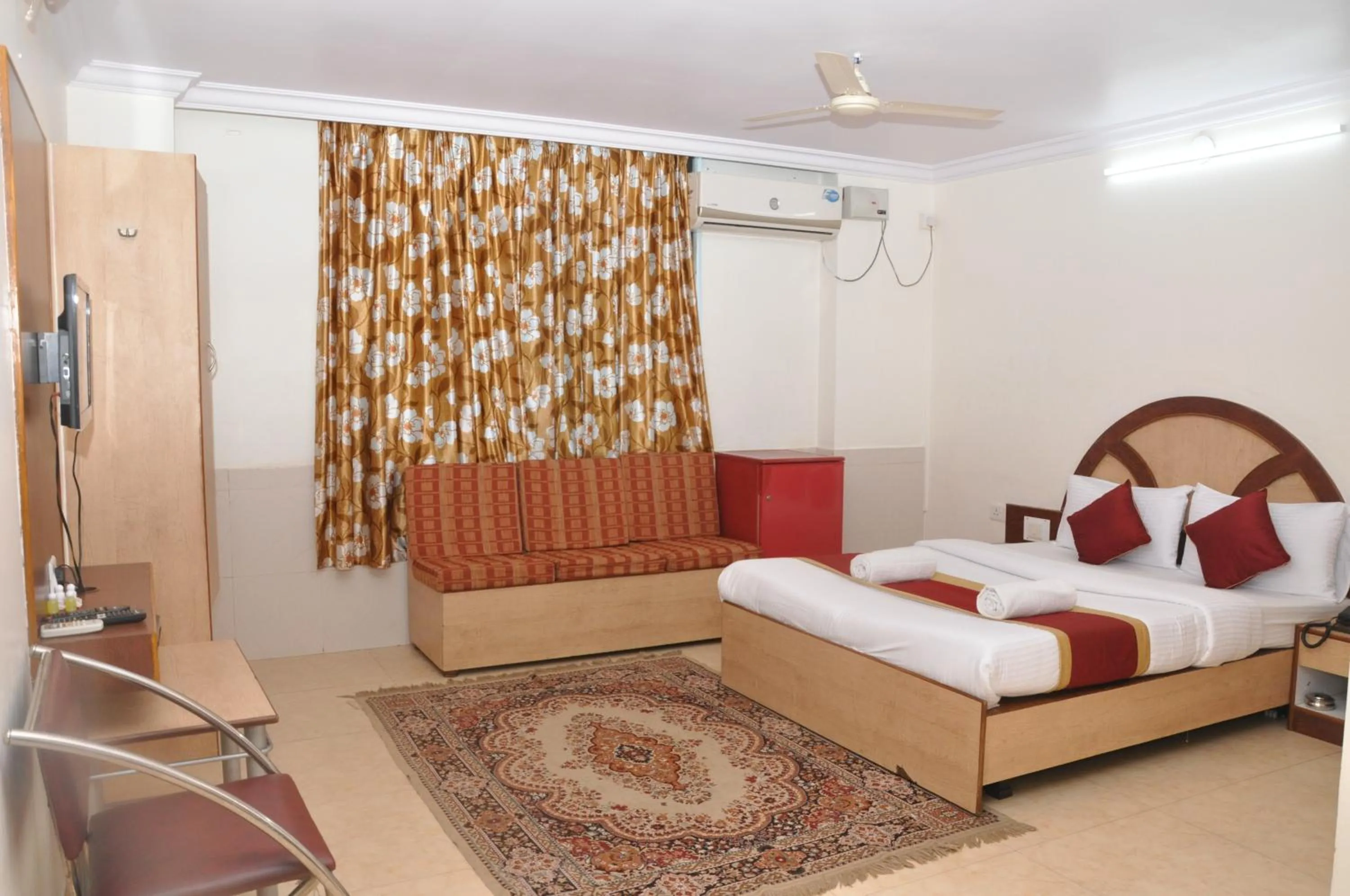 Photo of the whole room, Bed in Hotel Gangothri