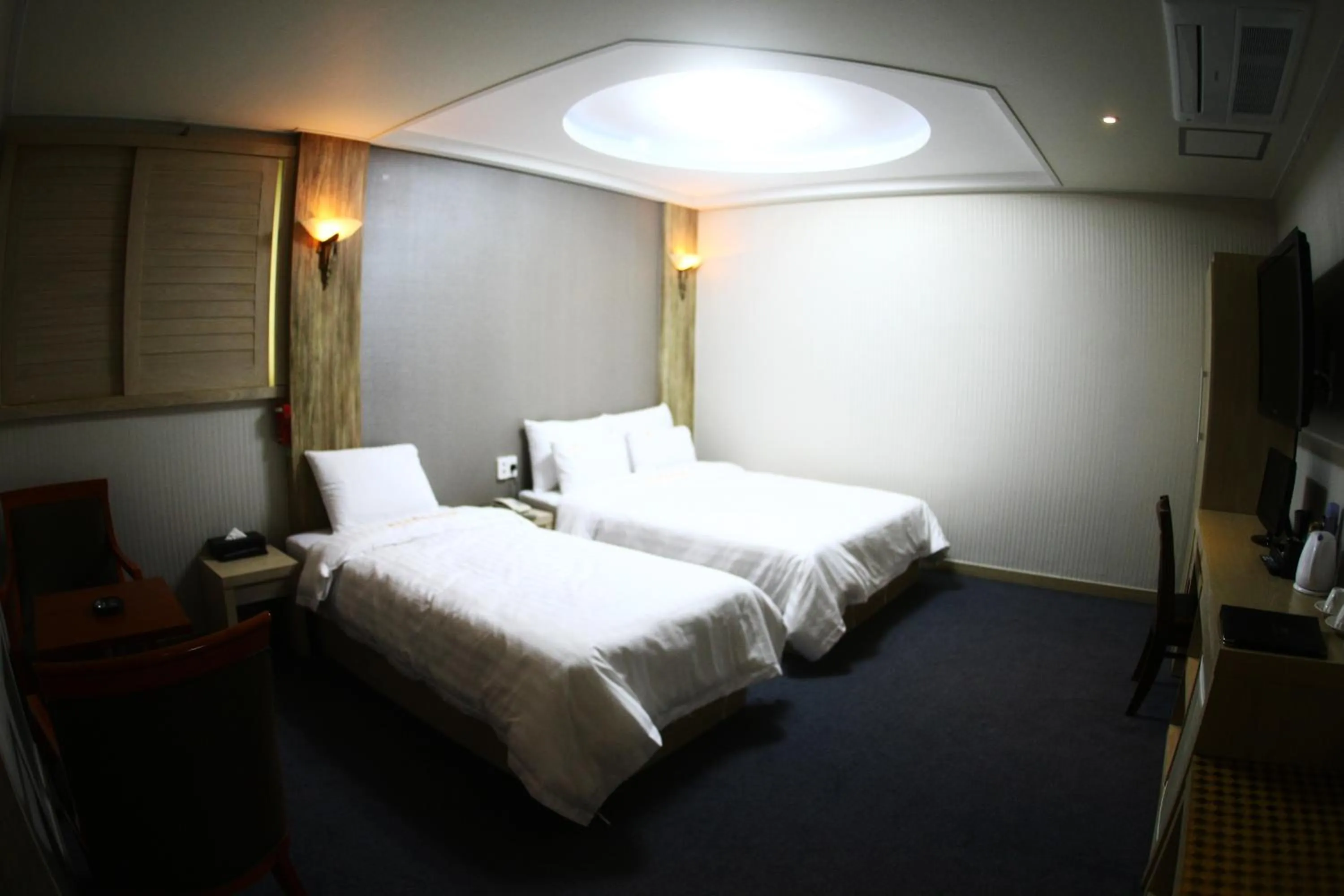 Bed in Metro Pol Tourist Hotel