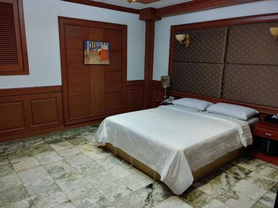 Bed in Metro Pol Tourist Hotel