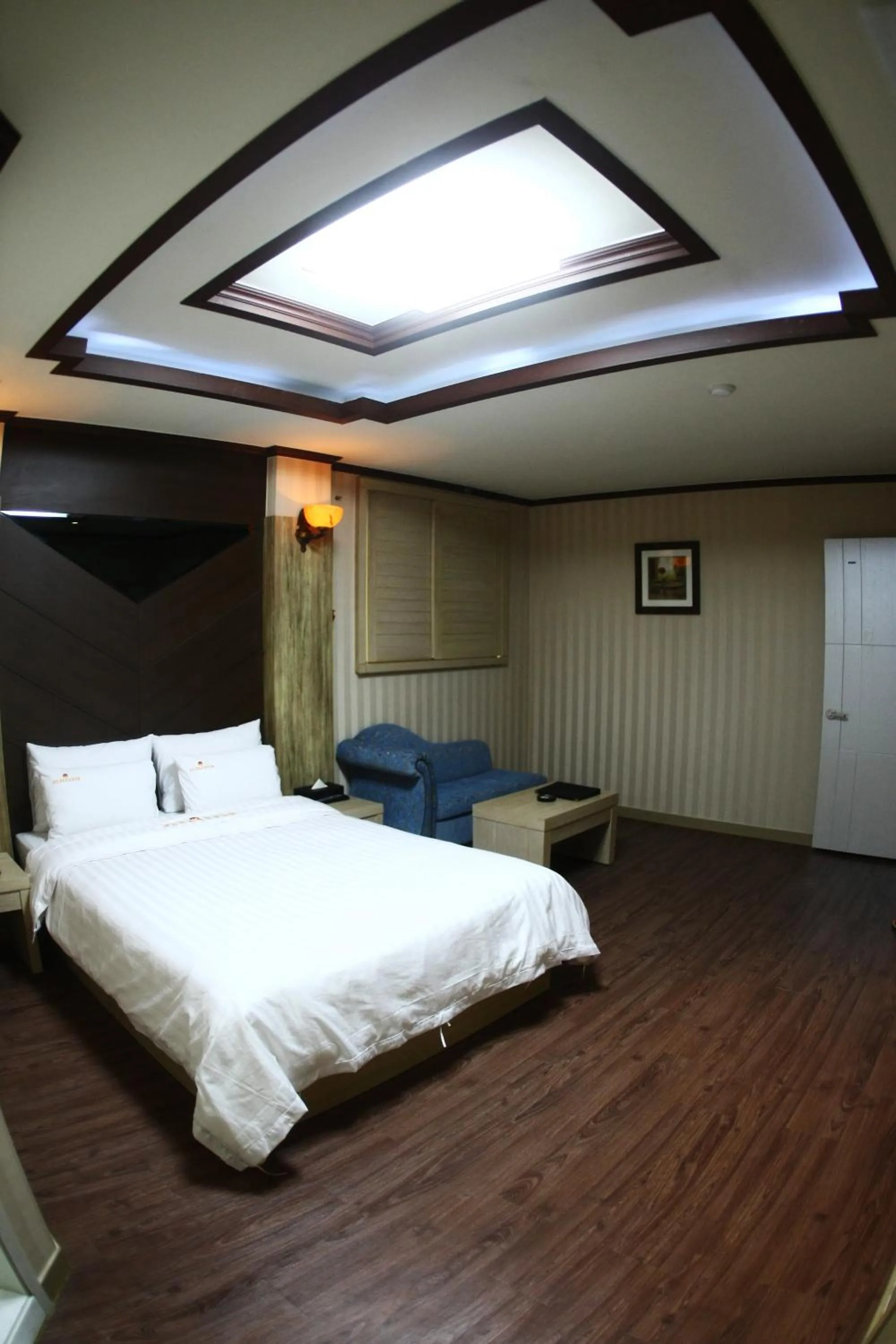 Bed in Metro Pol Tourist Hotel