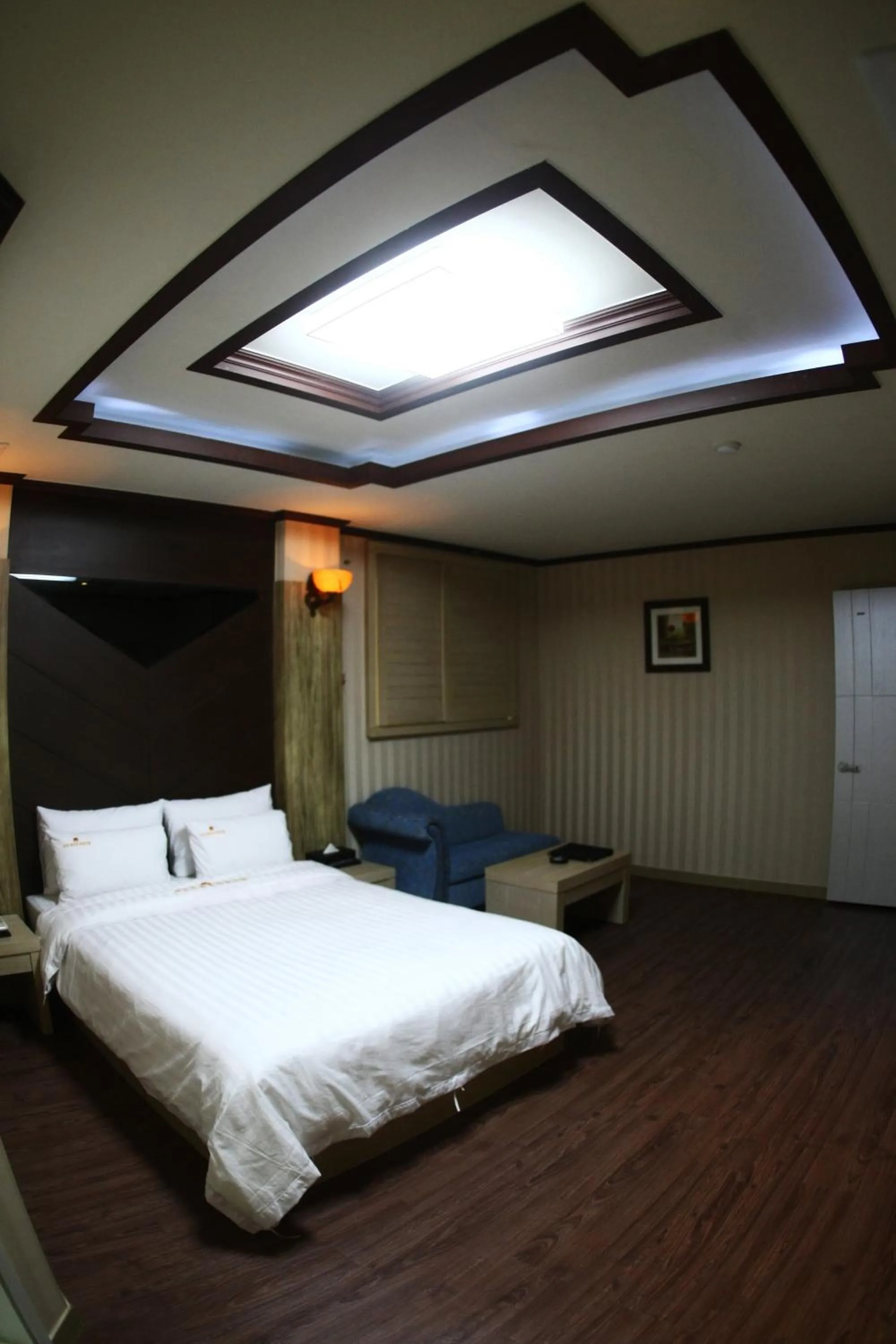 Bed in Metro Pol Tourist Hotel