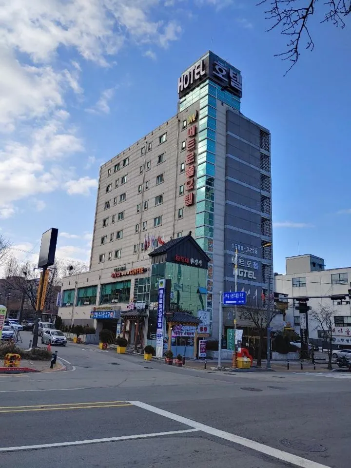 Metro Pol Tourist Hotel