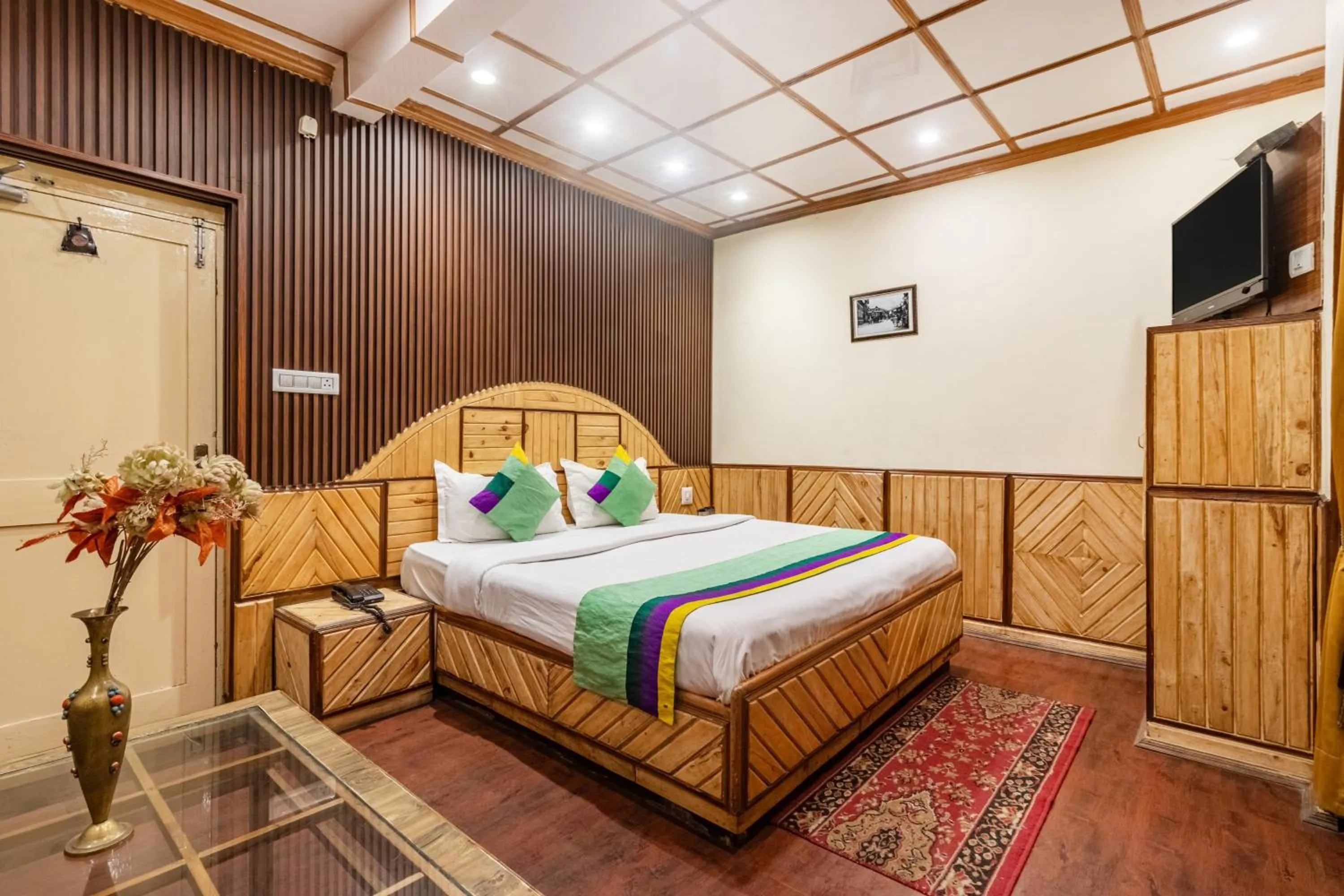 Bedroom, Bed in Treebo Greenland, Mall Road