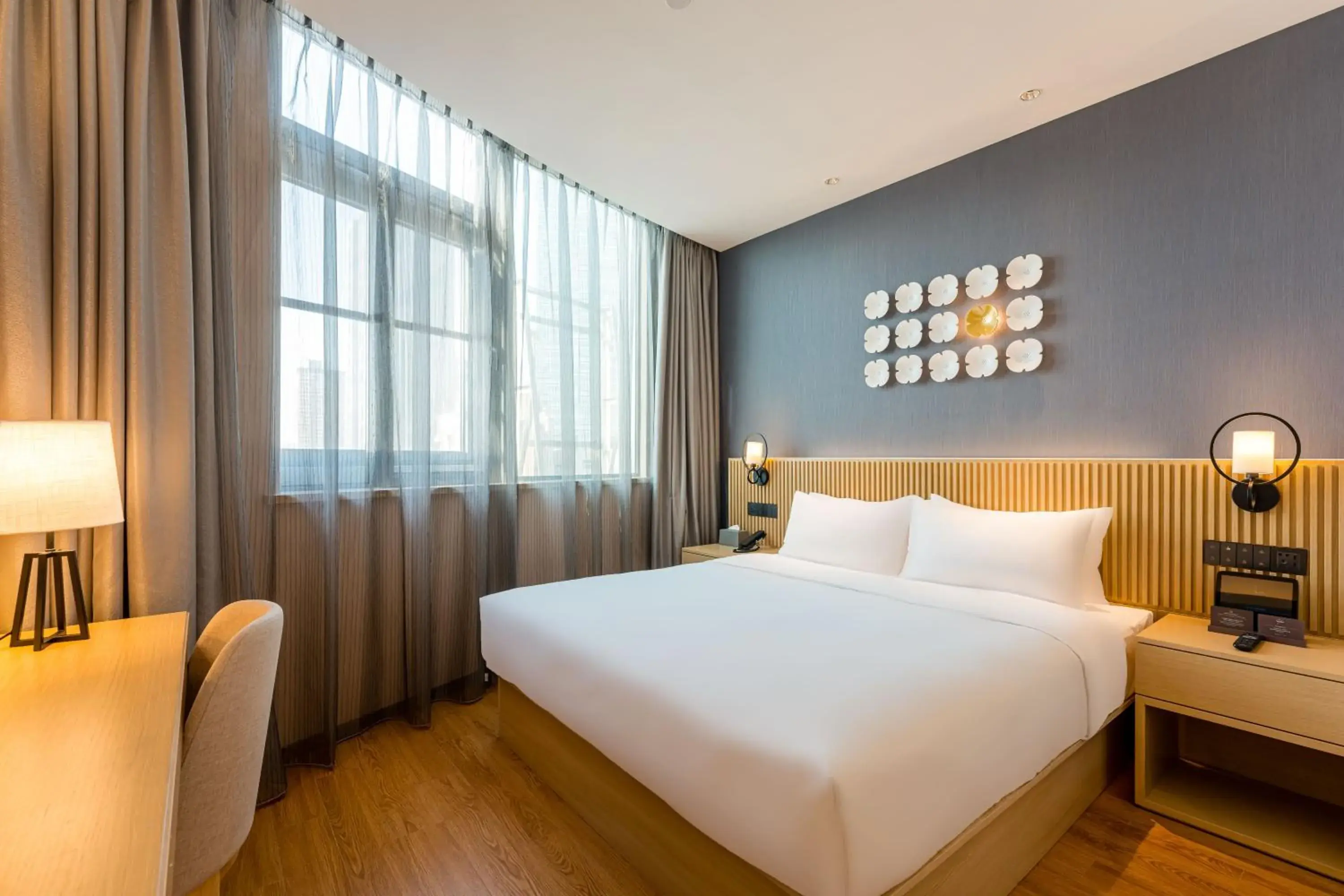 Bedroom, Bed in Crystal Hotel Shanghai North Sichuan Road on the Bund Bedroom, Bed in Crystal Hotel Shanghai North Sichuan Road on the Bund