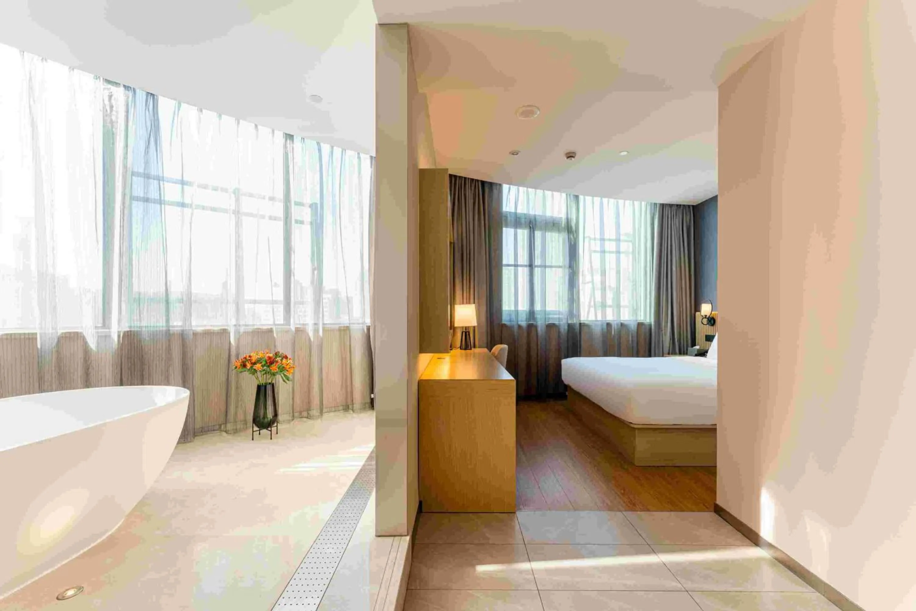 Bedroom, Bed in Crystal Hotel Shanghai North Sichuan Road on the Bund