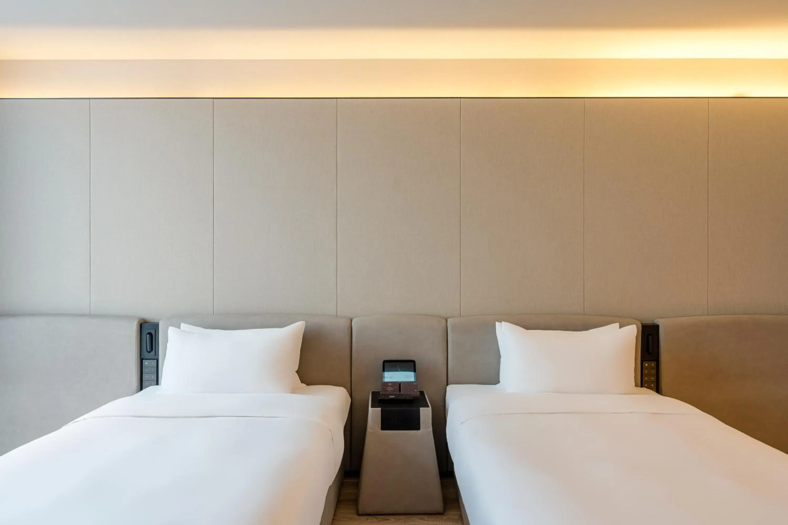 Bedroom, Bed in Crystal Hotel Shanghai North Sichuan Road on the Bund Bedroom, Bed in Crystal Hotel Shanghai North Sichuan Road on the Bund